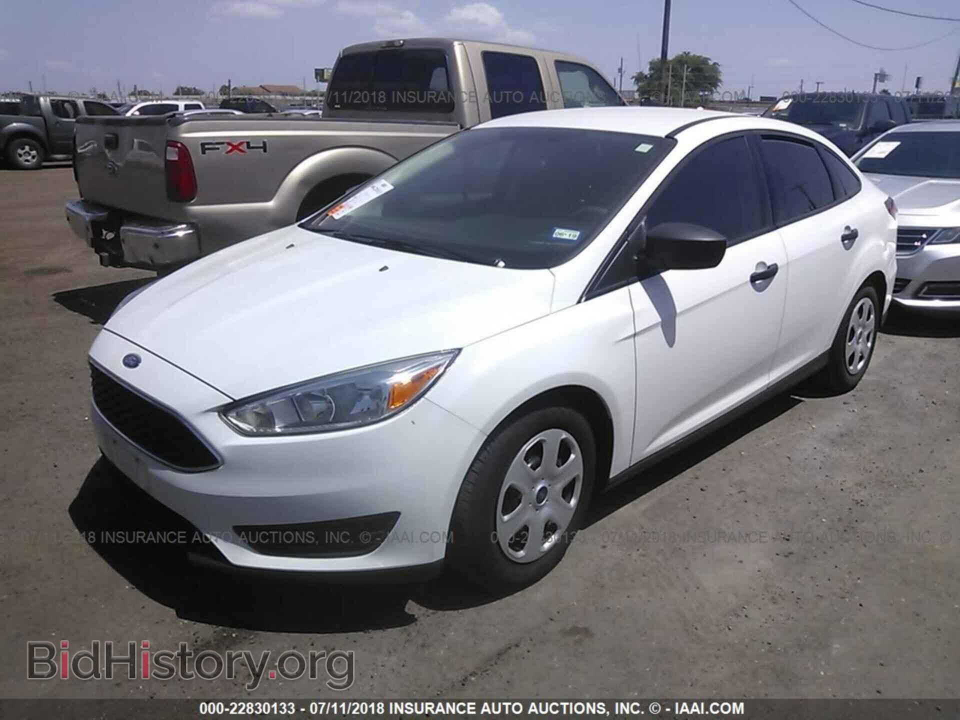 2017 Ford Focus - VIN: 1FADP3E23HL283888 - Фото 2