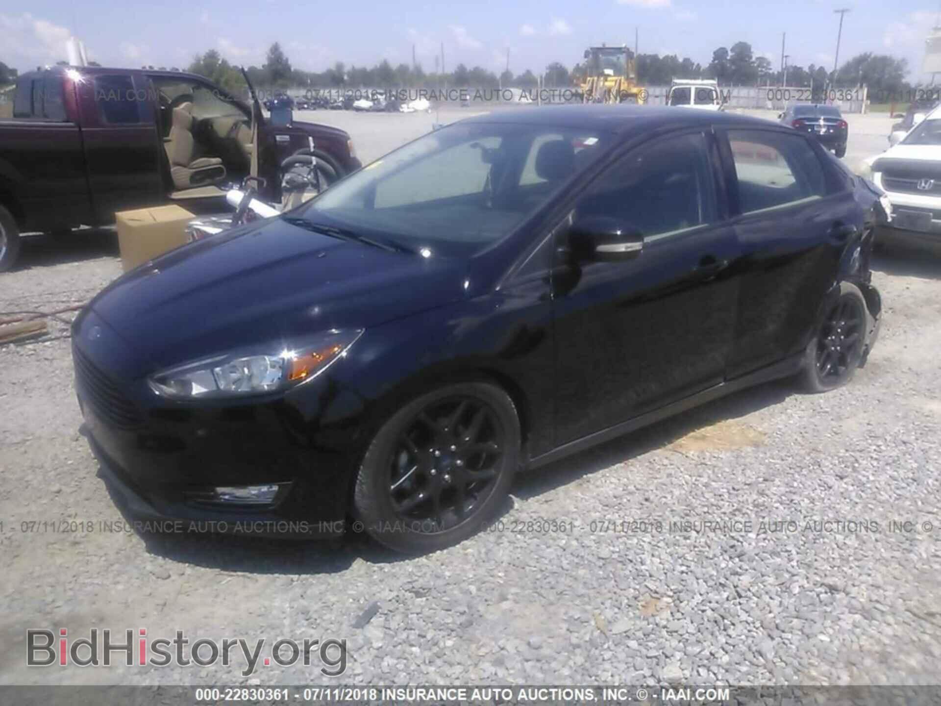 2016 Ford Focus - VIN: 1FADP3FE5GL266064 - Photo 2