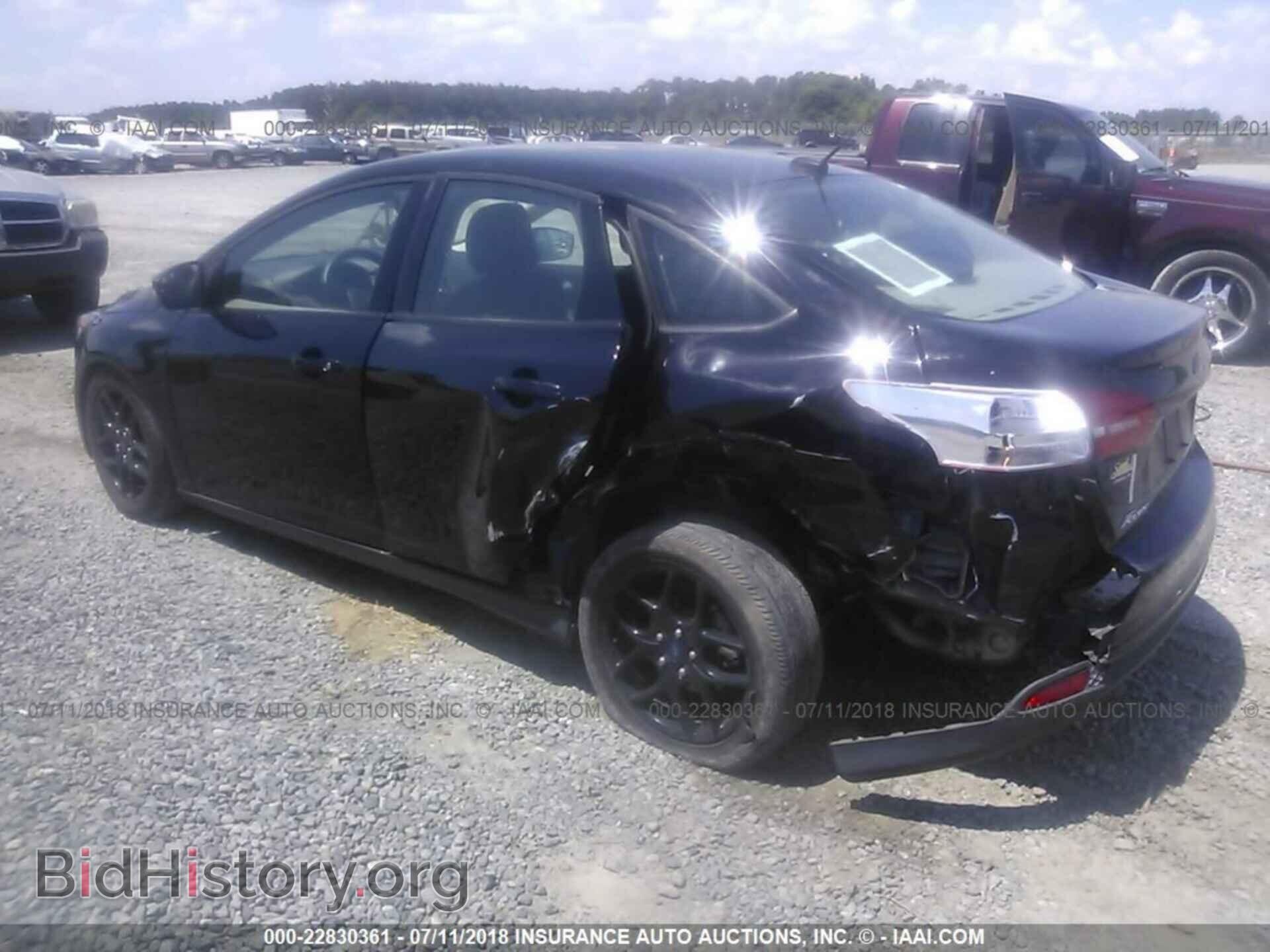2016 Ford Focus - VIN: 1FADP3FE5GL266064 - Photo 3