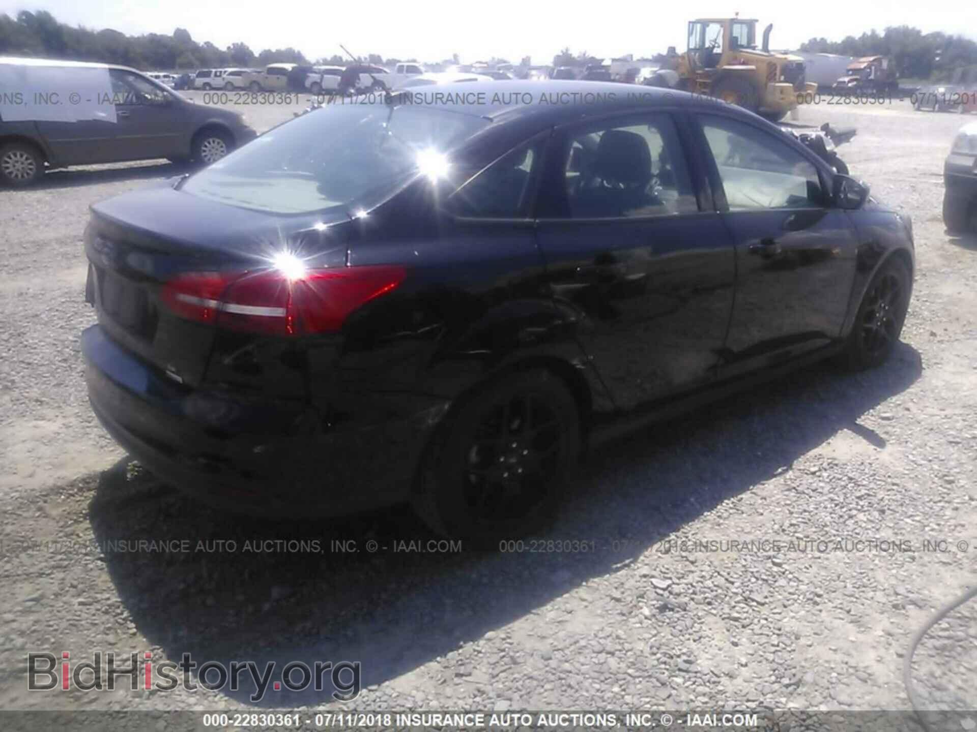 2016 Ford Focus - VIN: 1FADP3FE5GL266064 - Photo 4