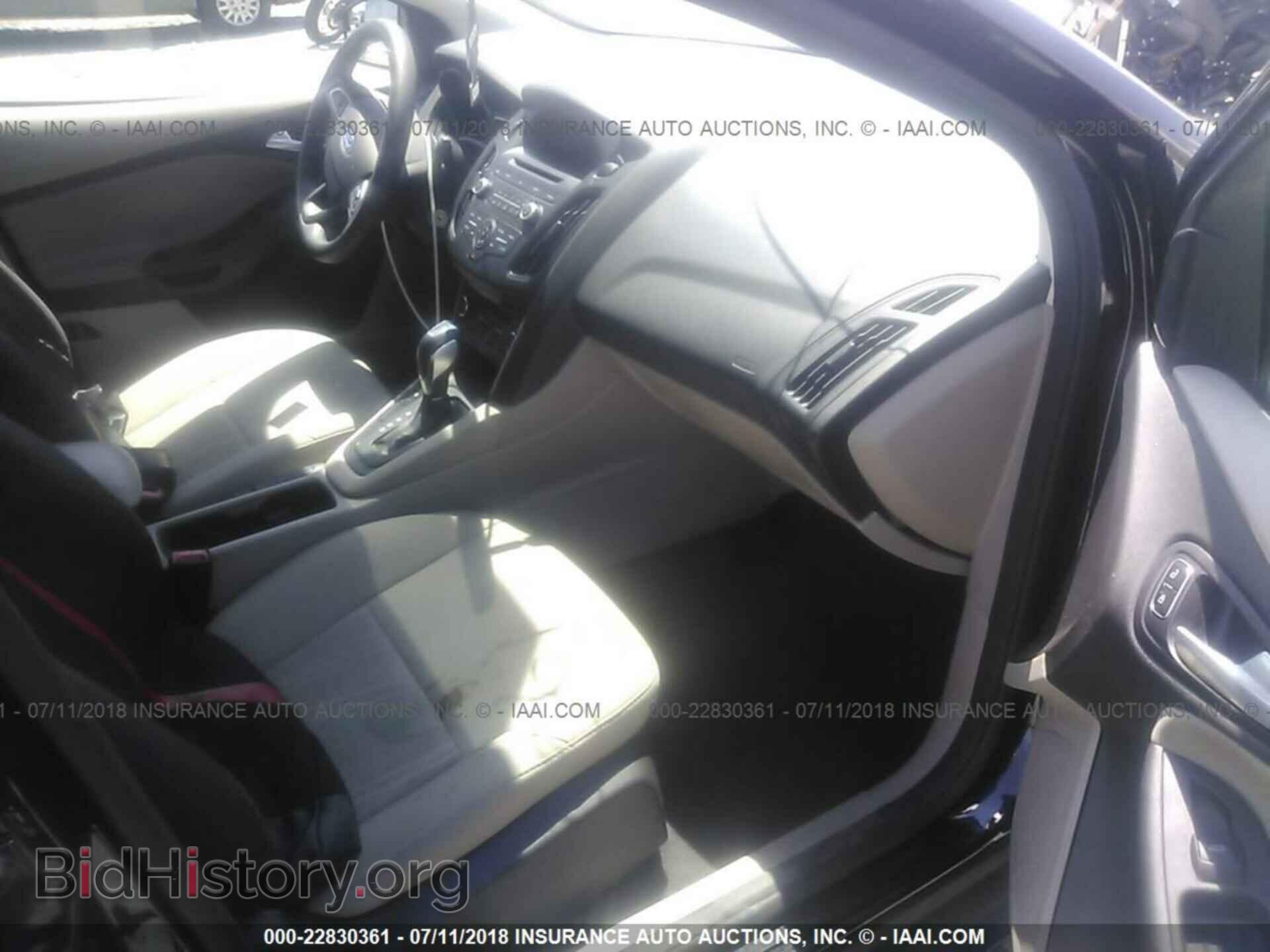 2016 Ford Focus - VIN: 1FADP3FE5GL266064 - Photo 5