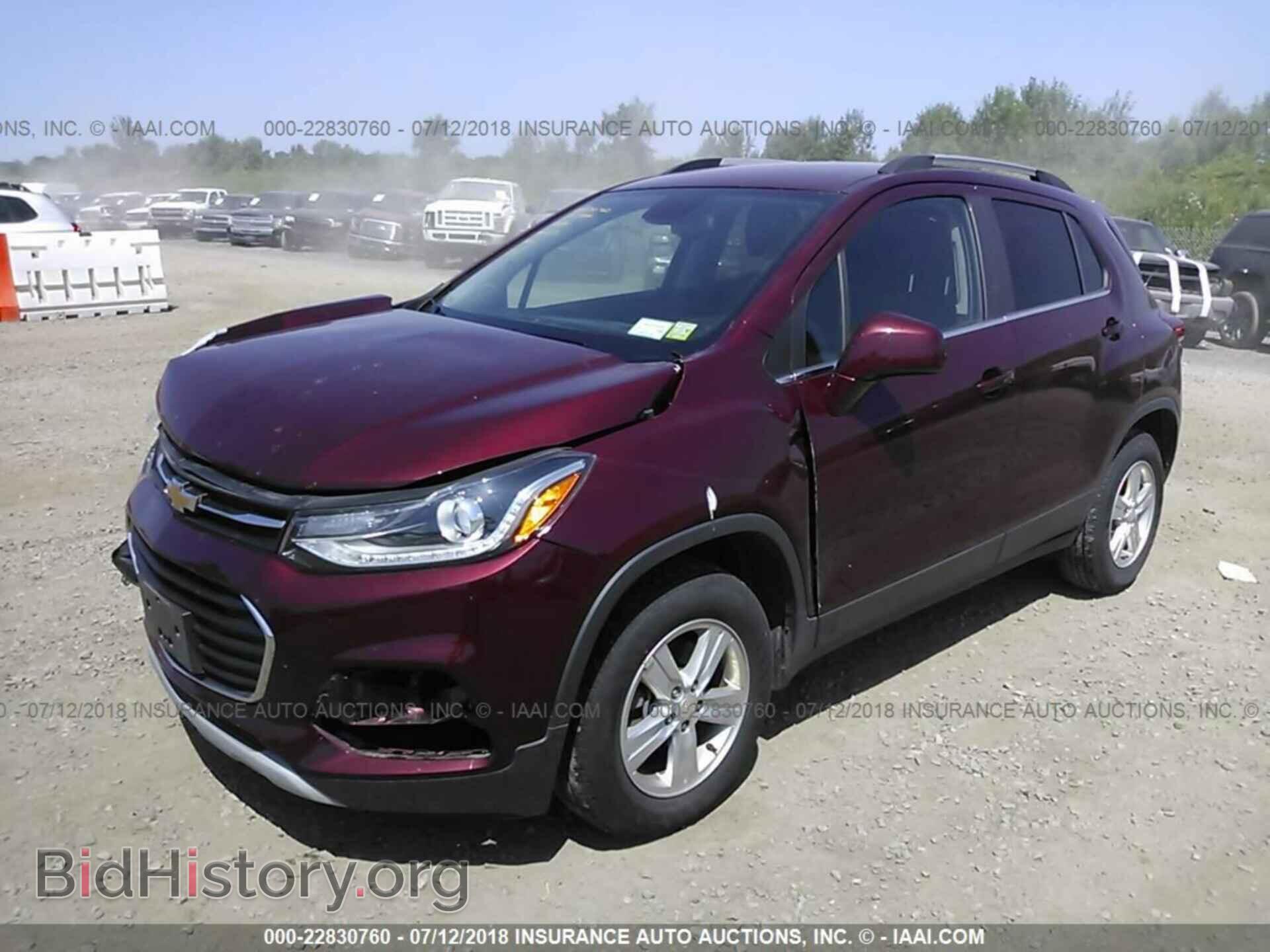 2017 Chevrolet Trax - VIN: 3GNCJPSB8HL212152 - Фото 2