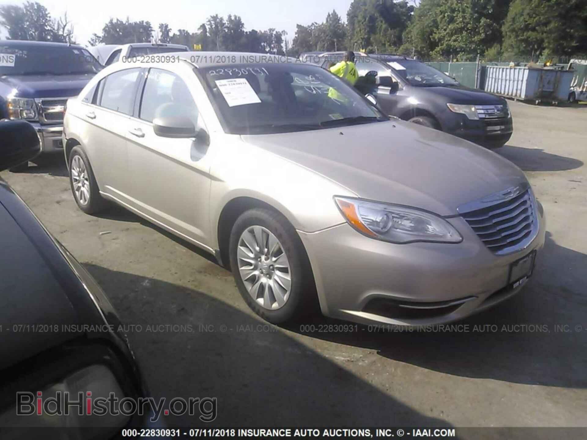 Photo 1C3CCBABXEN122086 - Chrysler 200 2014