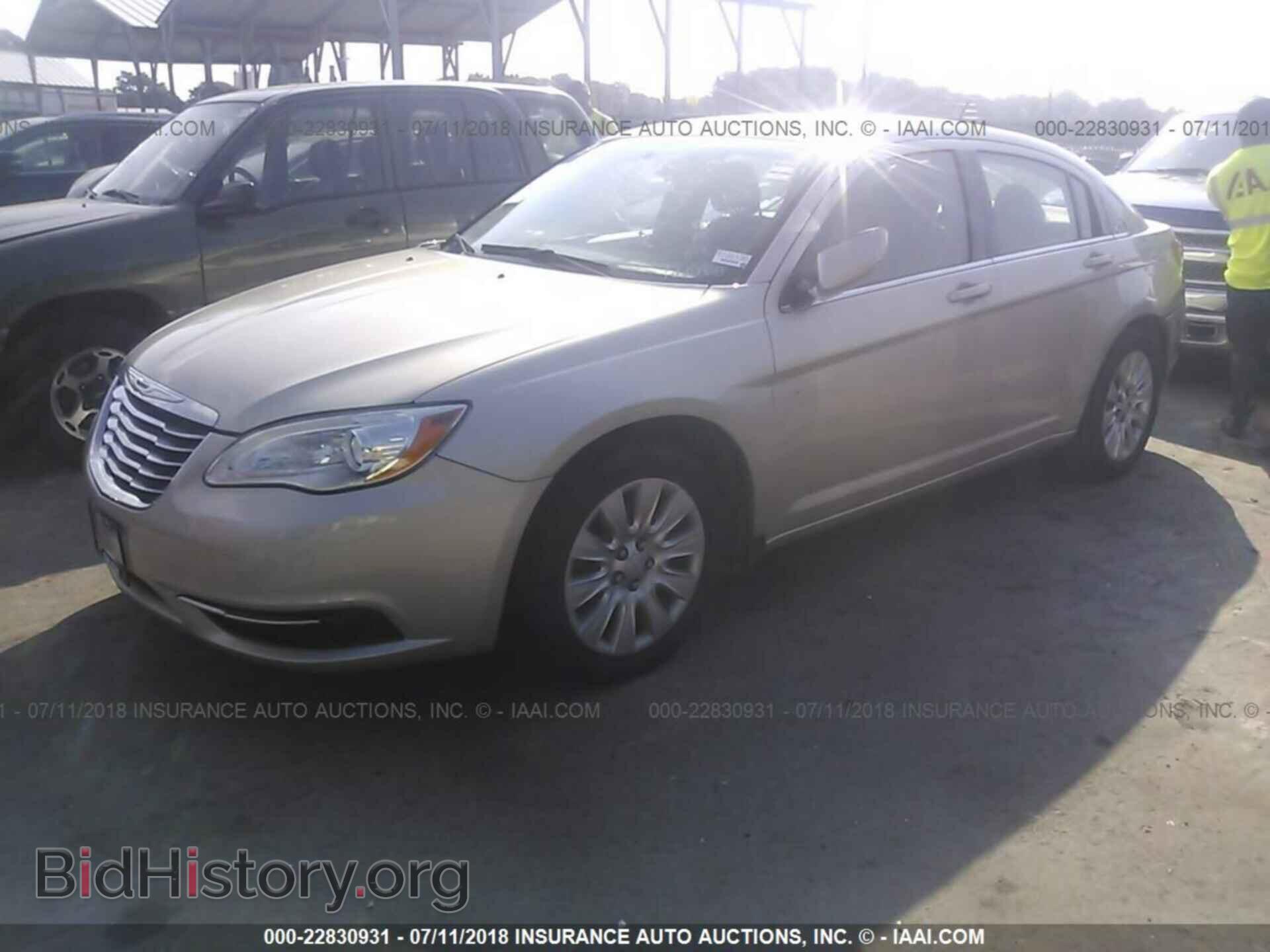 2014 Chrysler 200 - VIN: 1C3CCBABXEN122086 - Photo 2