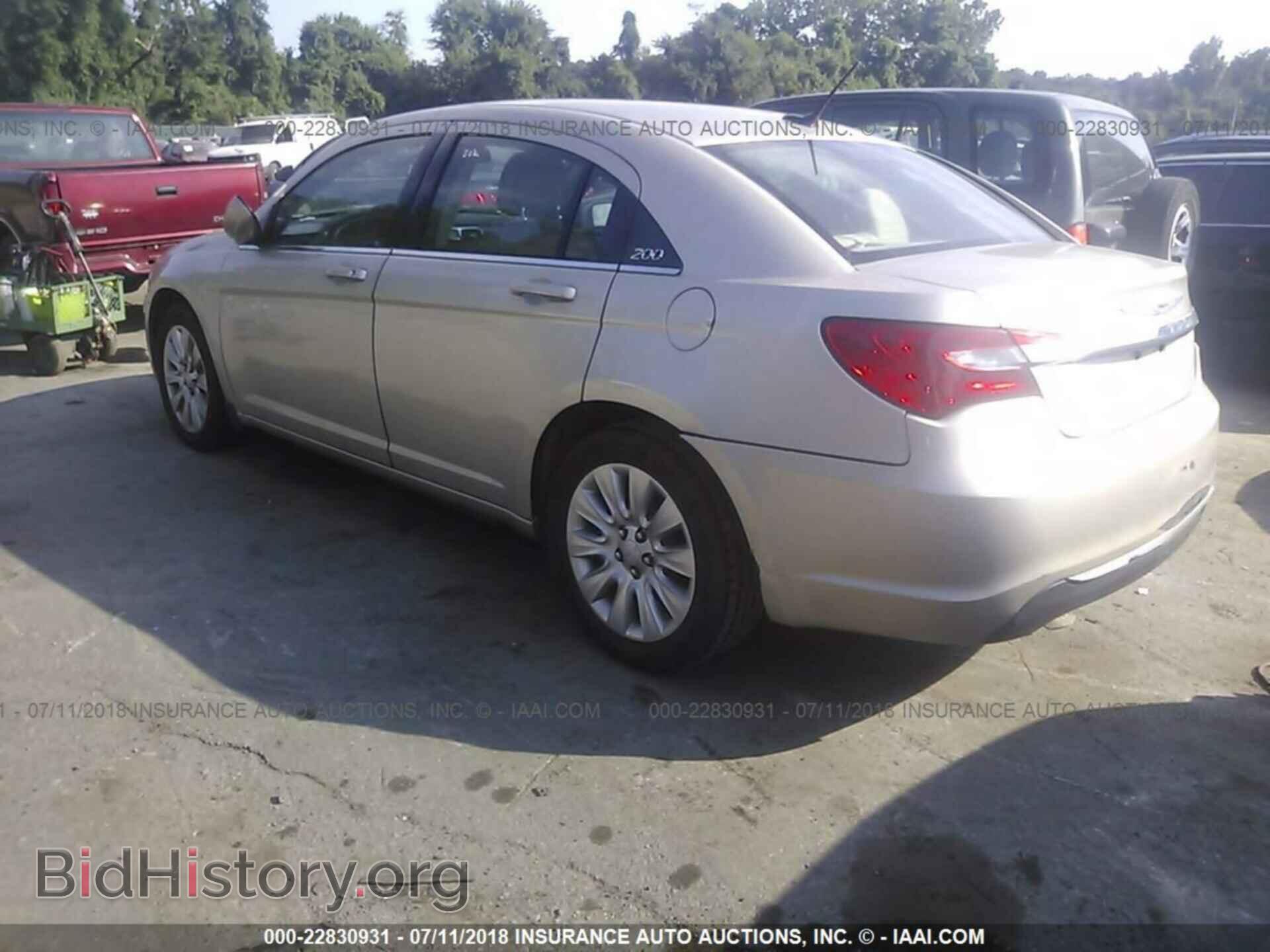 2014 Chrysler 200 - VIN: 1C3CCBABXEN122086 - Photo 3