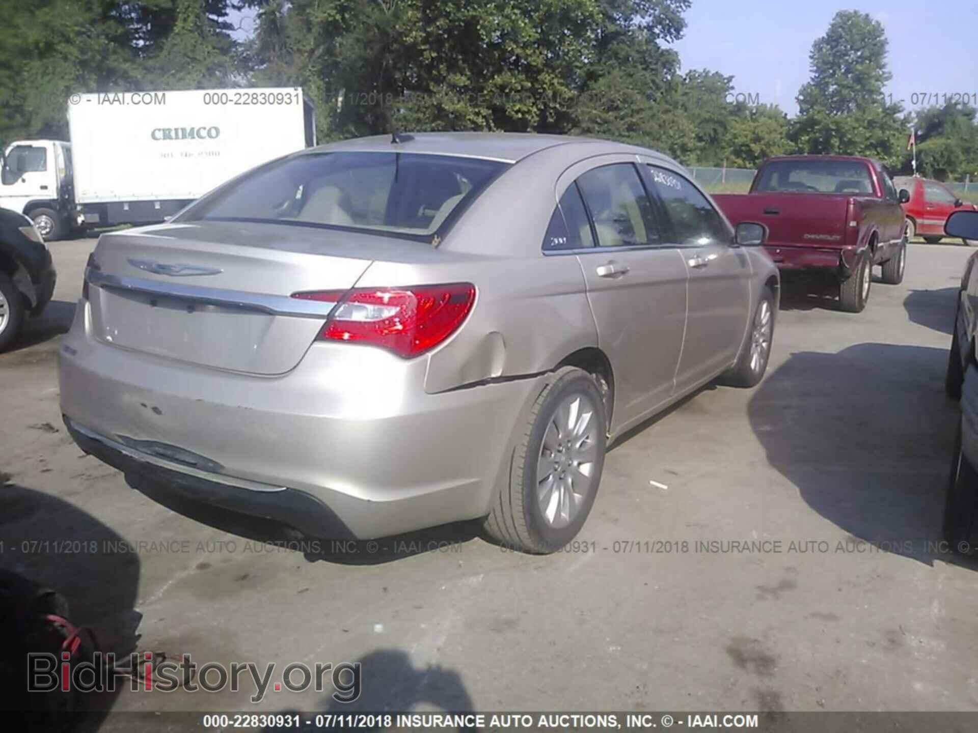 2014 Chrysler 200 - VIN: 1C3CCBABXEN122086 - Photo 4