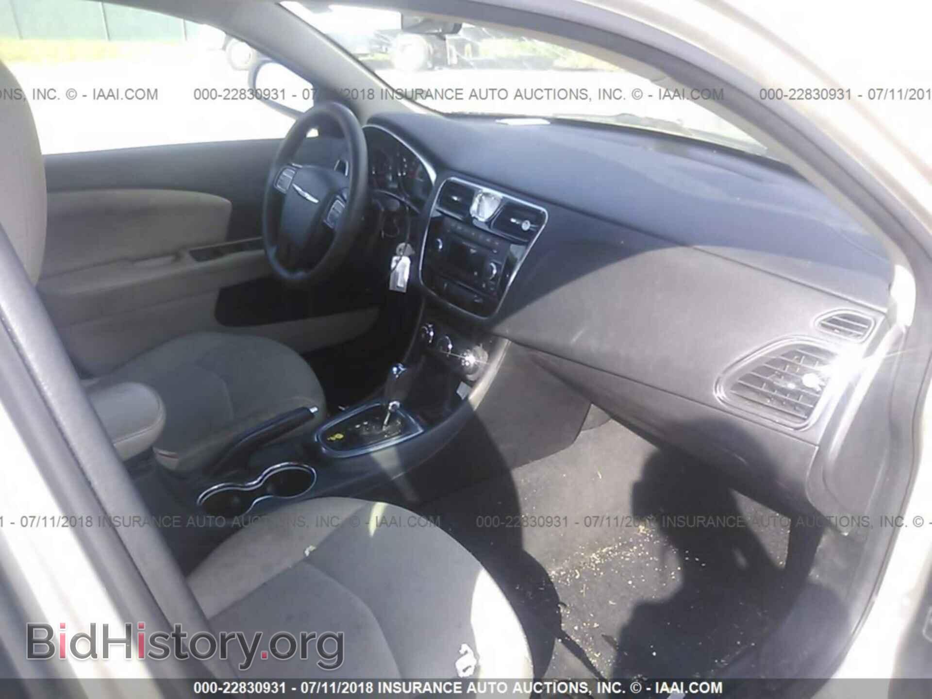 2014 Chrysler 200 - VIN: 1C3CCBABXEN122086 - Photo 5