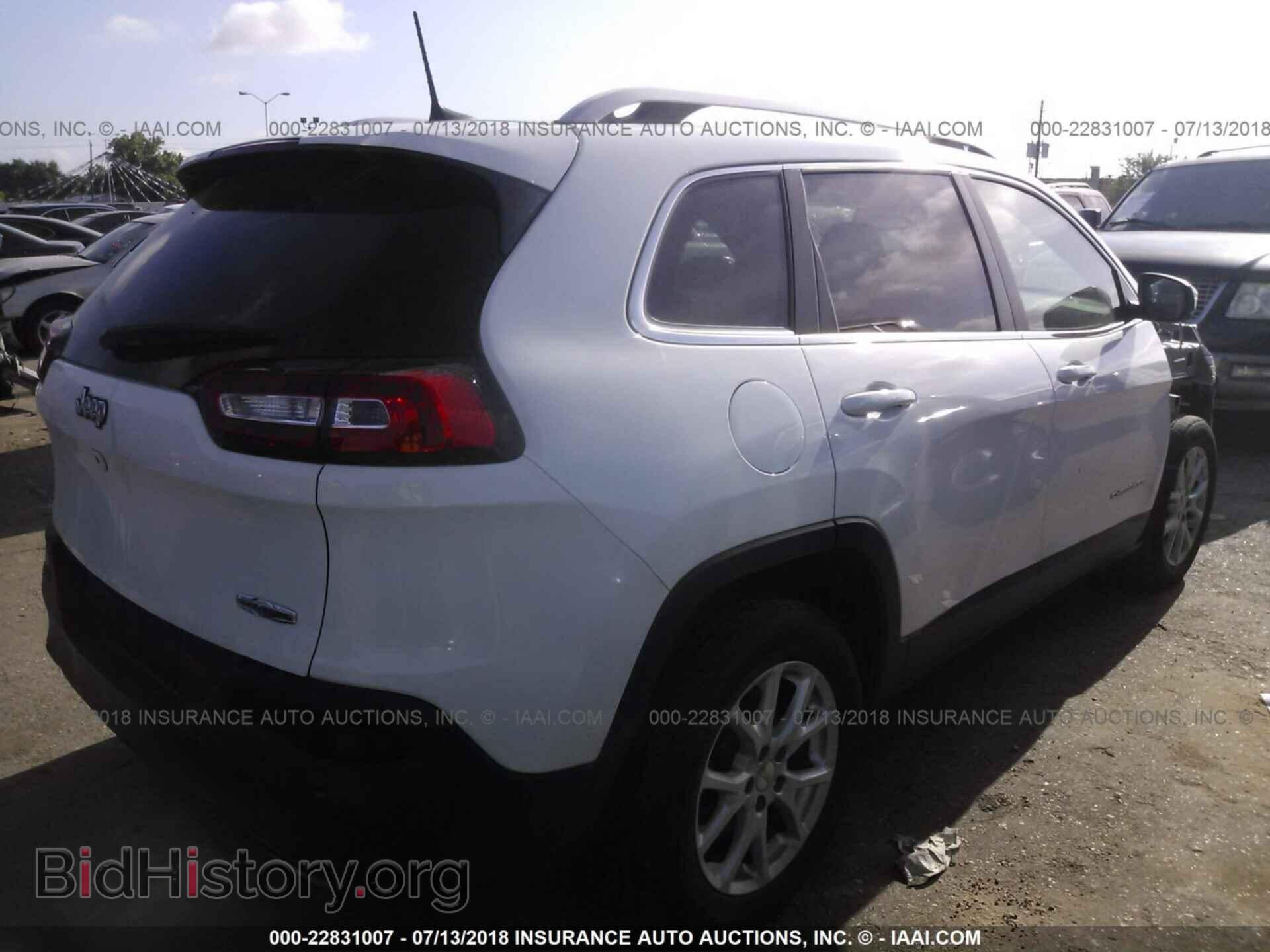 2017 Jeep Cherokee - VIN: 1C4PJLCSXHW607705 - Фото 4