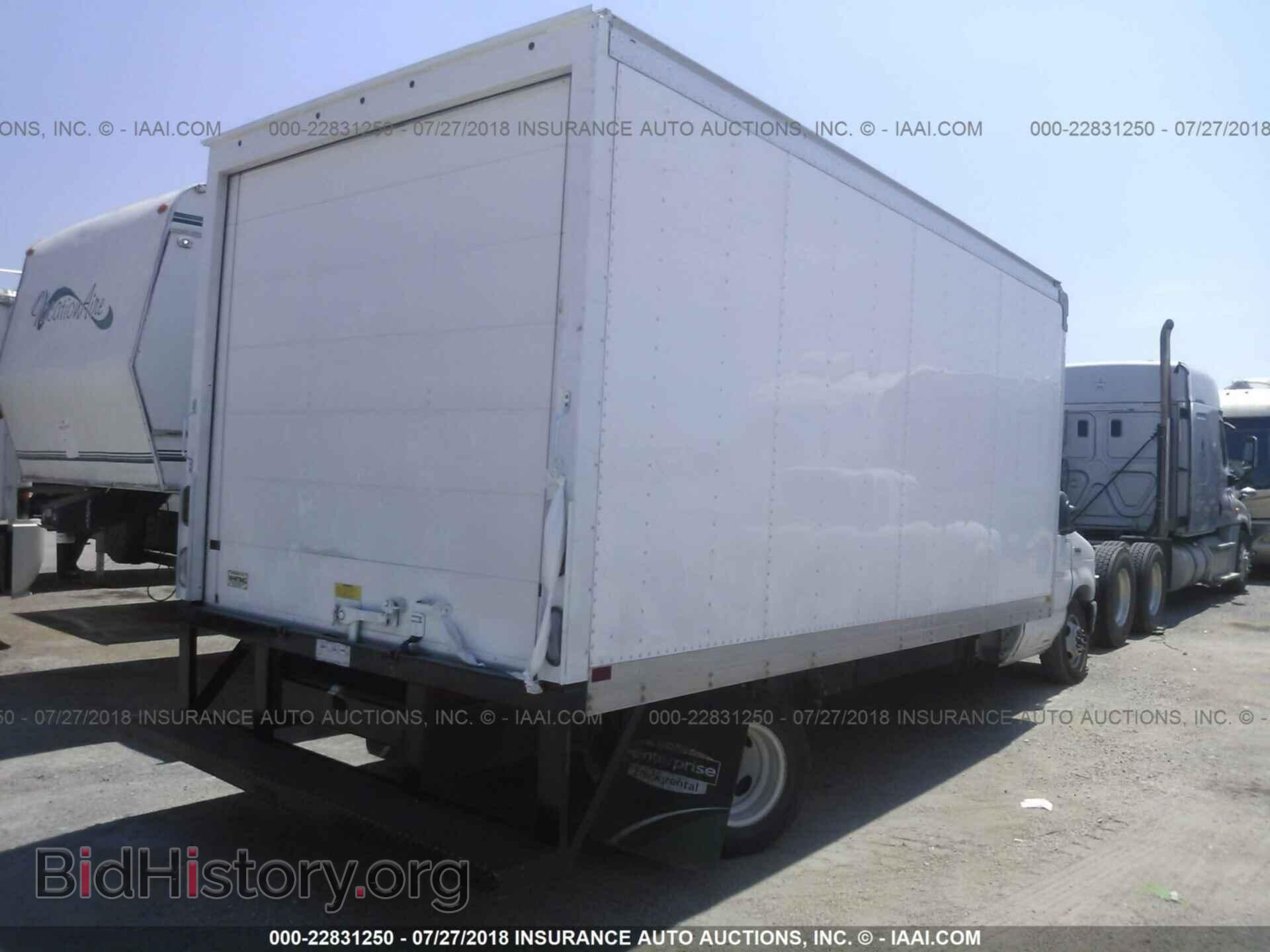 2017 Ford Econoline - VIN: 1FDWE3FS3HDC32288 - Фото 4