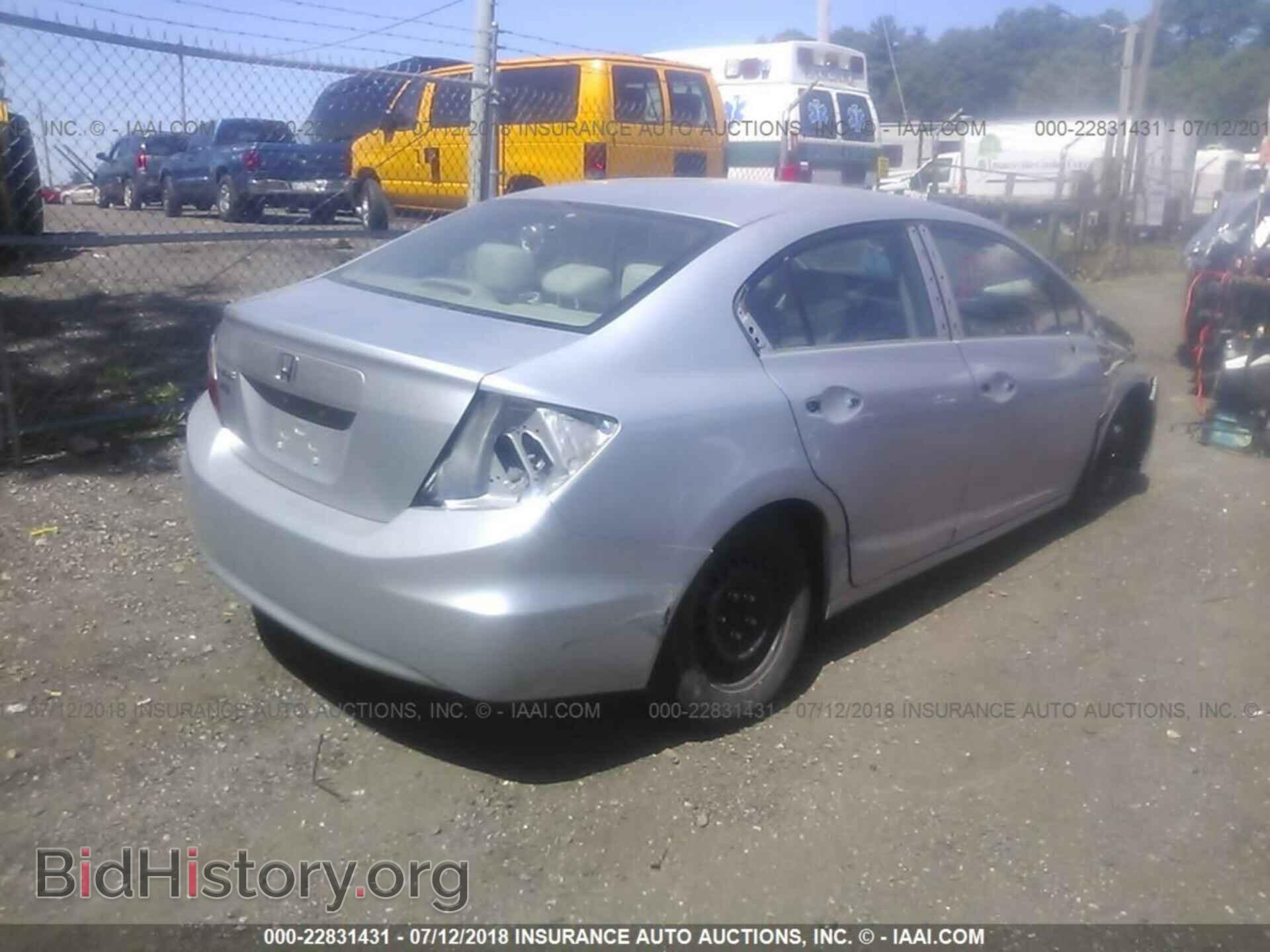 2012 Honda Civic - VIN: 2HGFB2F5XCH557793 - Photo 4