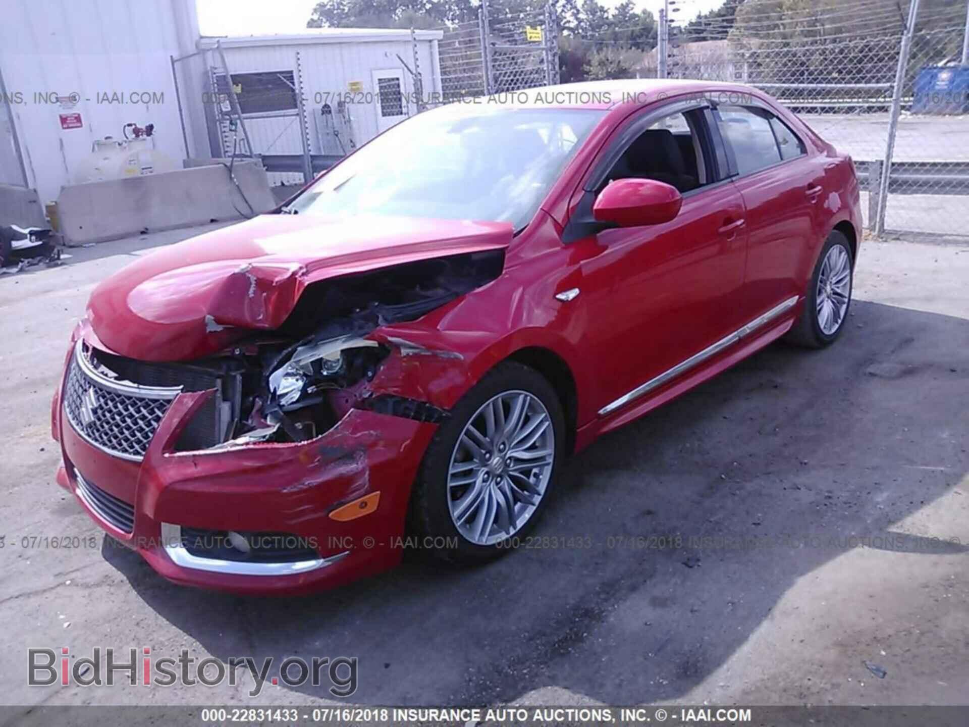 2013 Suzuki Kizashi - VIN: JS2RF9A86D6100353 - Photo 2