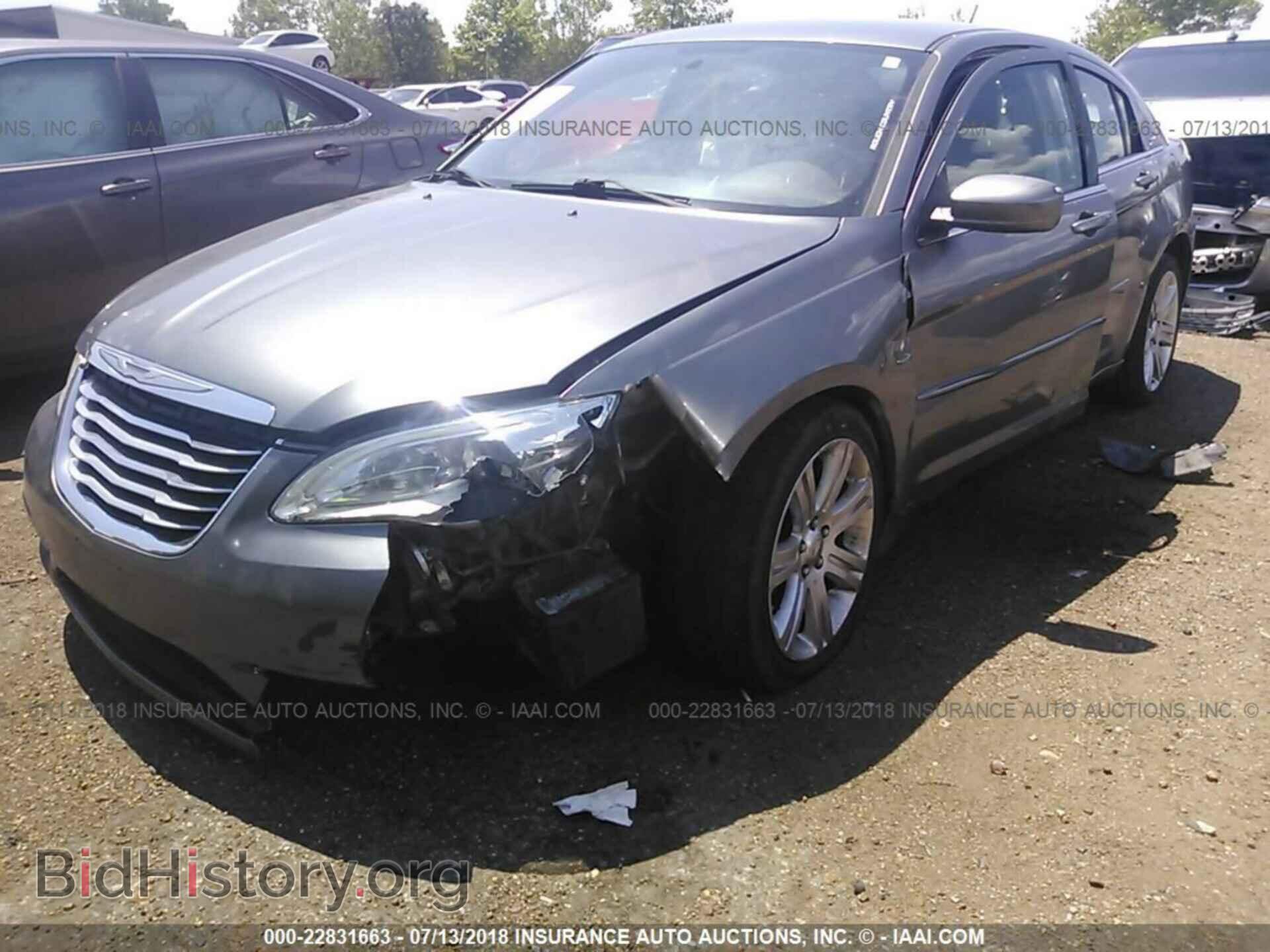 2013 Chrysler 200 - VIN: 1C3CCBBB4DN732112 - Фото 2