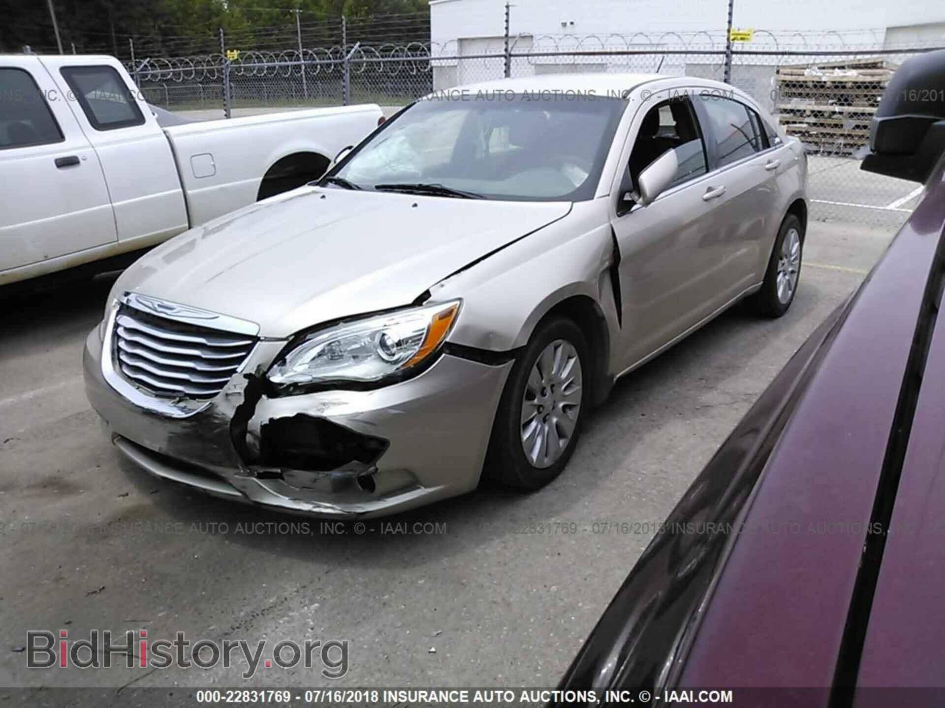 2013 Chrysler 200 - VIN: 1C3CCBAB4DN605569 - Фото 2