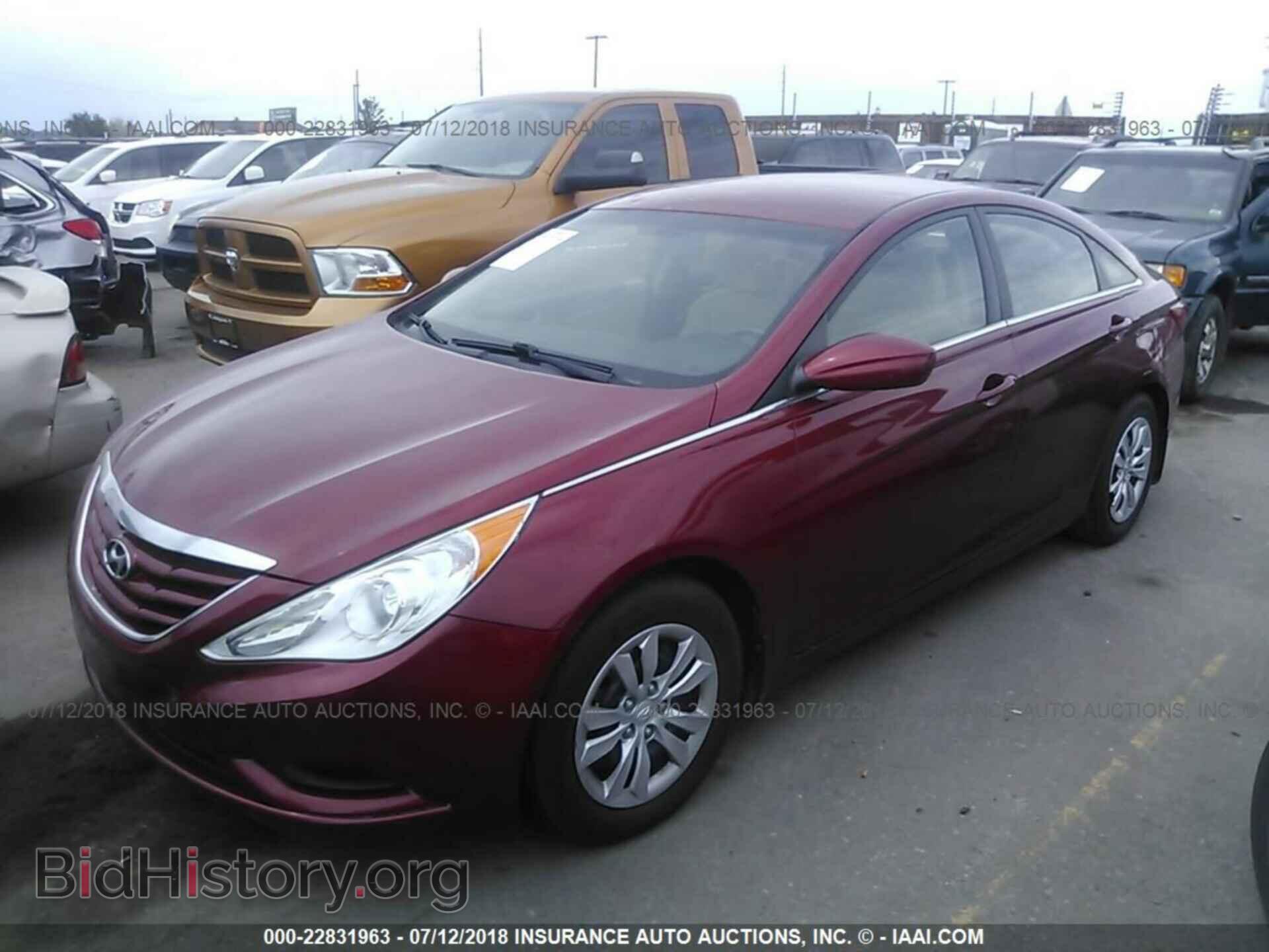 2012 Hyundai Sonata - VIN: 5NPEB4AC5CH495884 - Photo 2