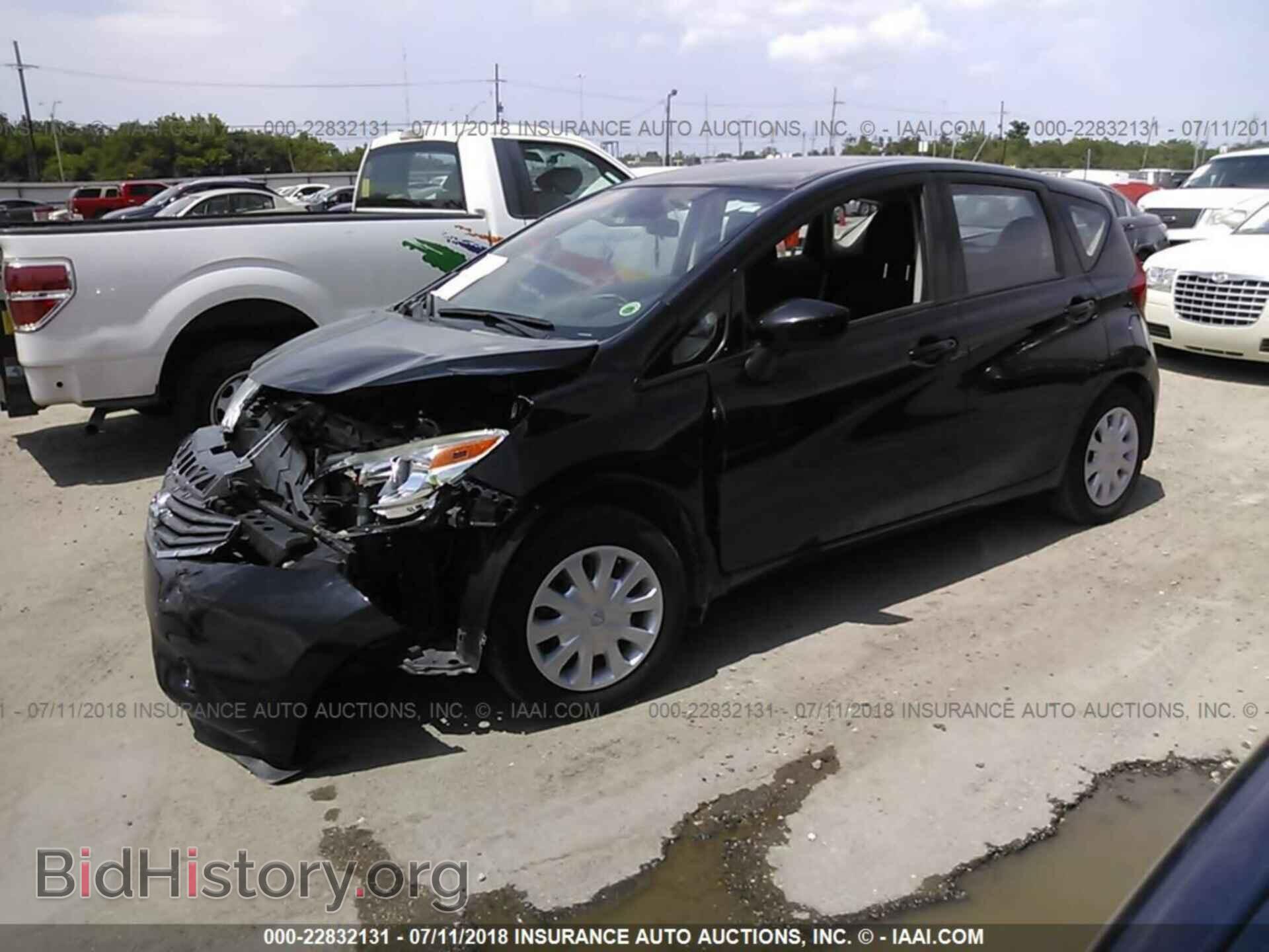 2015 Nissan Versa note - VIN: 3N1CE2CPXFL358062 - Фото 2