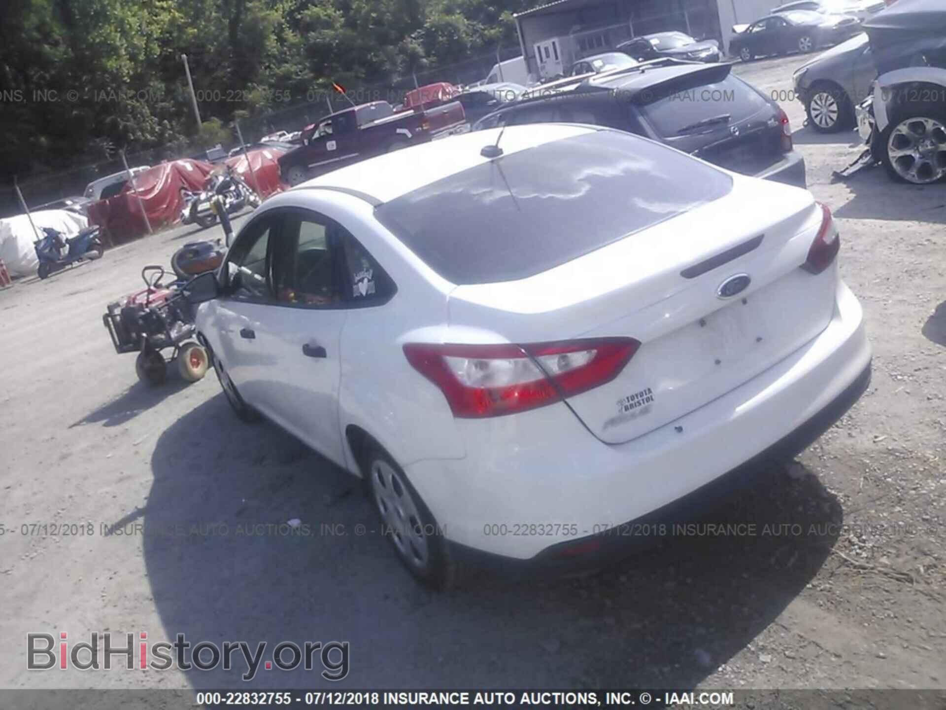 2012 Ford Focus - VIN: 1FAHP3E24CL126414 - Photo 3