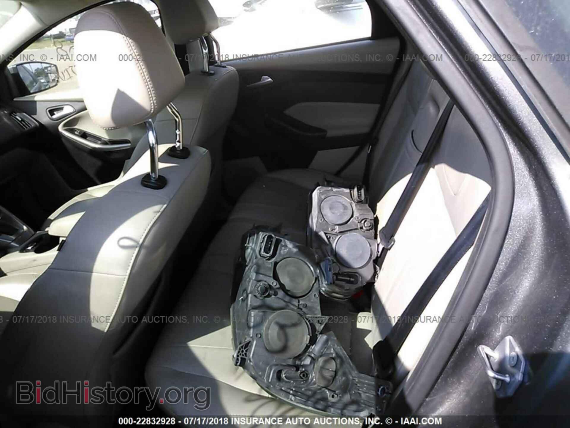 2012 Ford Focus - VIN: 1FAHP3H26CL117497 - Photo 8