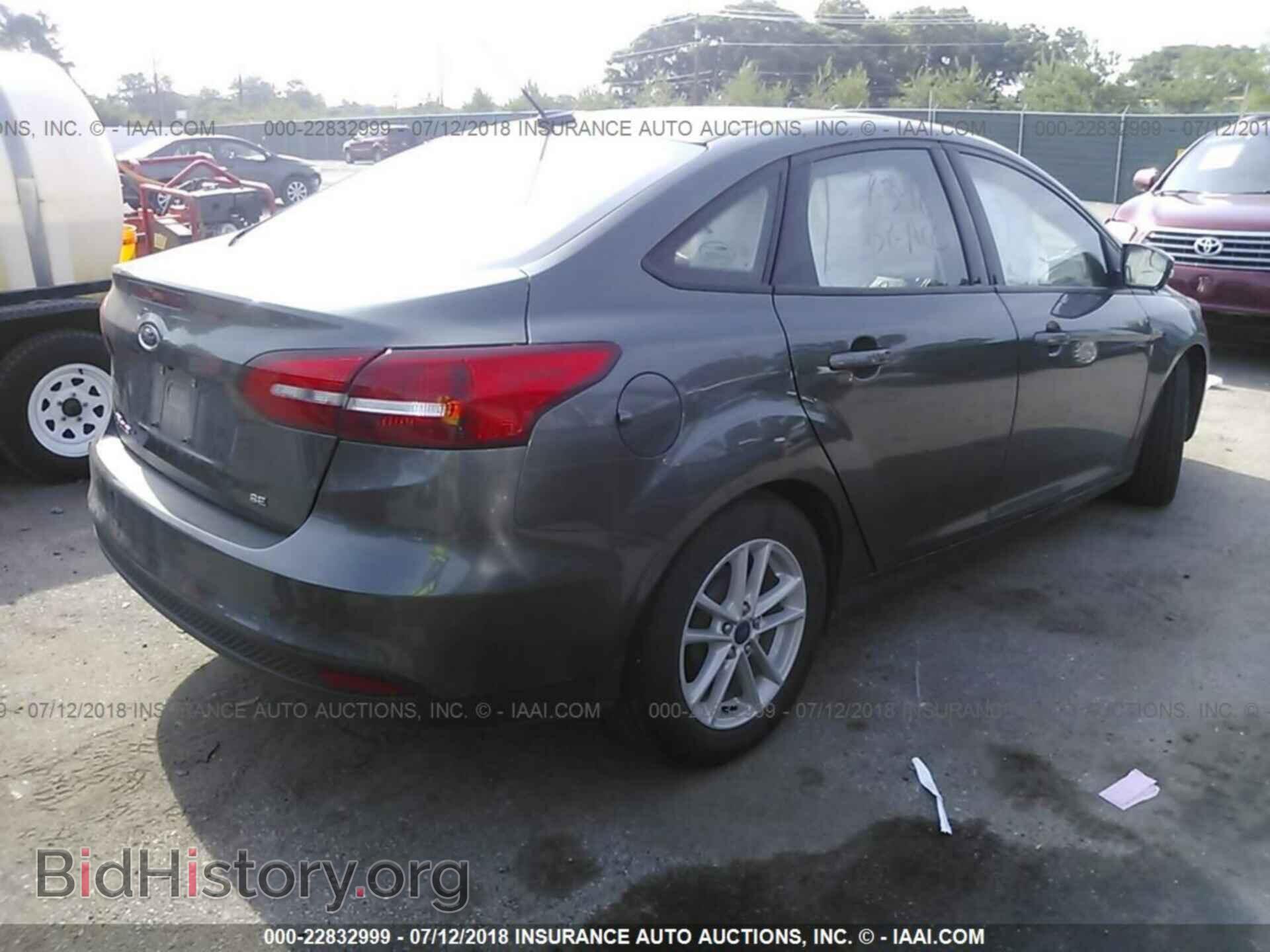 2017 Ford Focus - VIN: 1FADP3F2XHL229132 - Фото 4