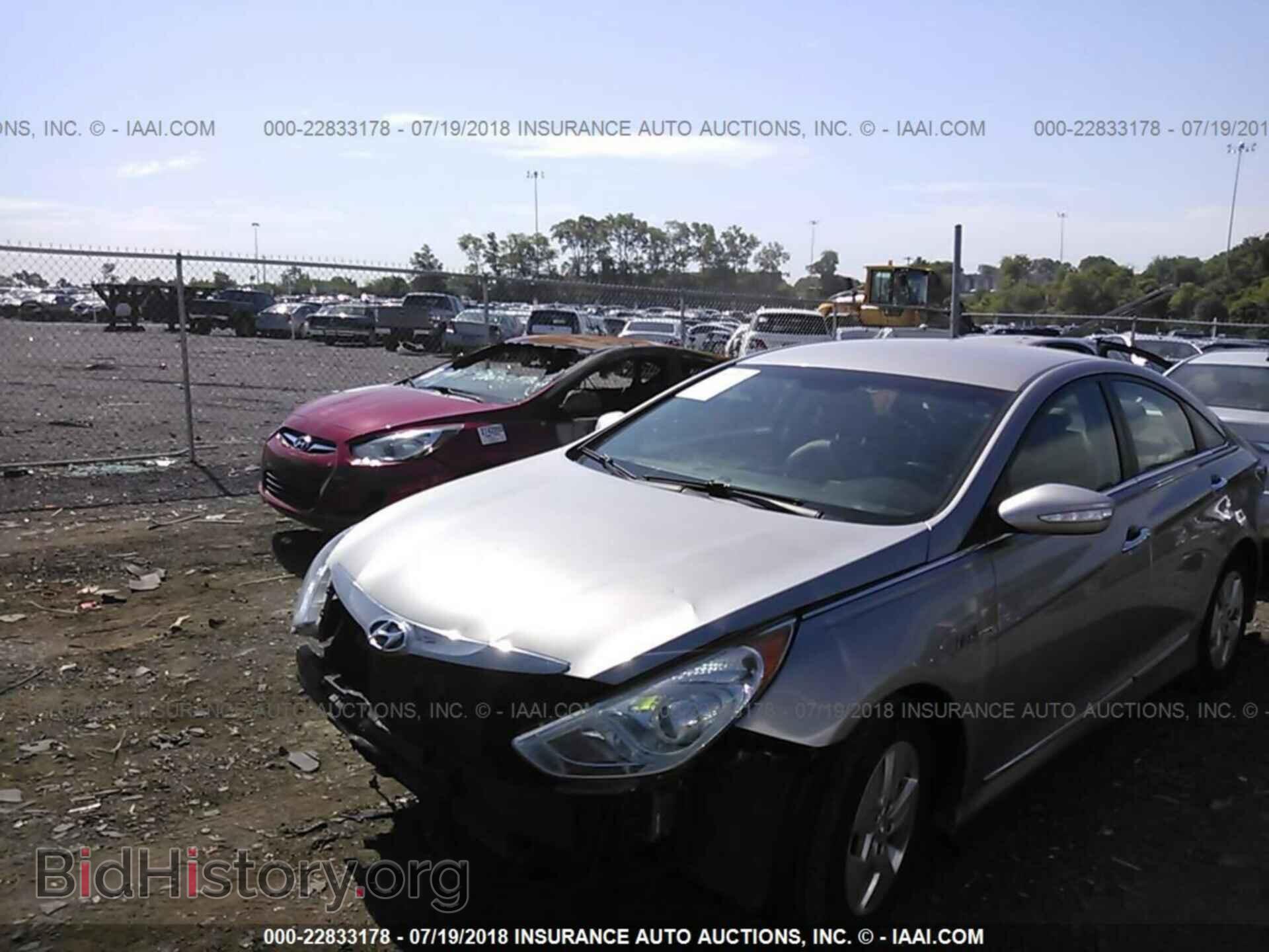 2012 Hyundai Sonata - VIN: KMHEC4A44CA028027 - Photo 2