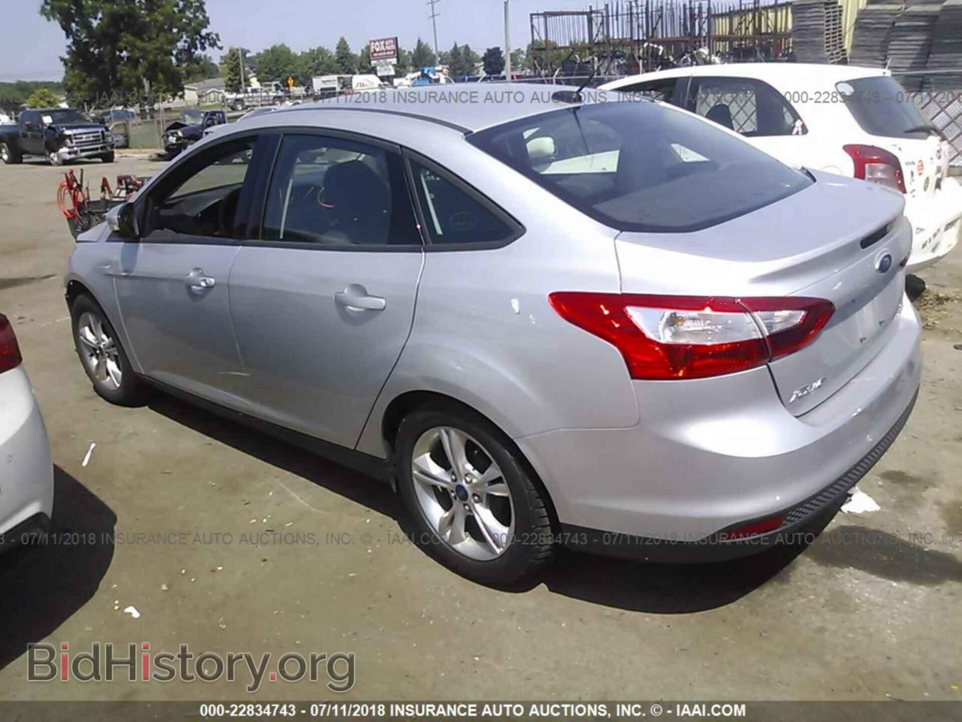 2014 Ford Focus - VIN: 1FADP3F23EL361998 - Photo 3