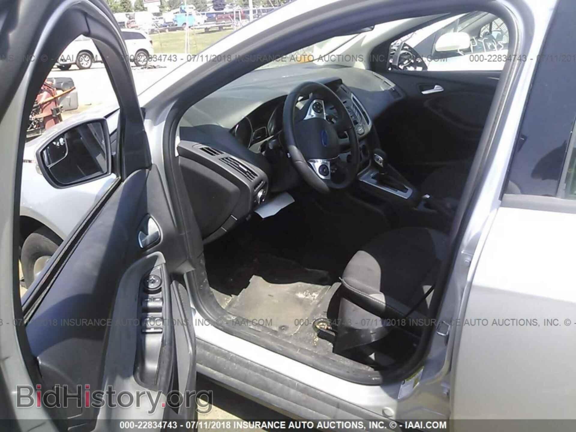 2014 Ford Focus - VIN: 1FADP3F23EL361998 - Photo 5