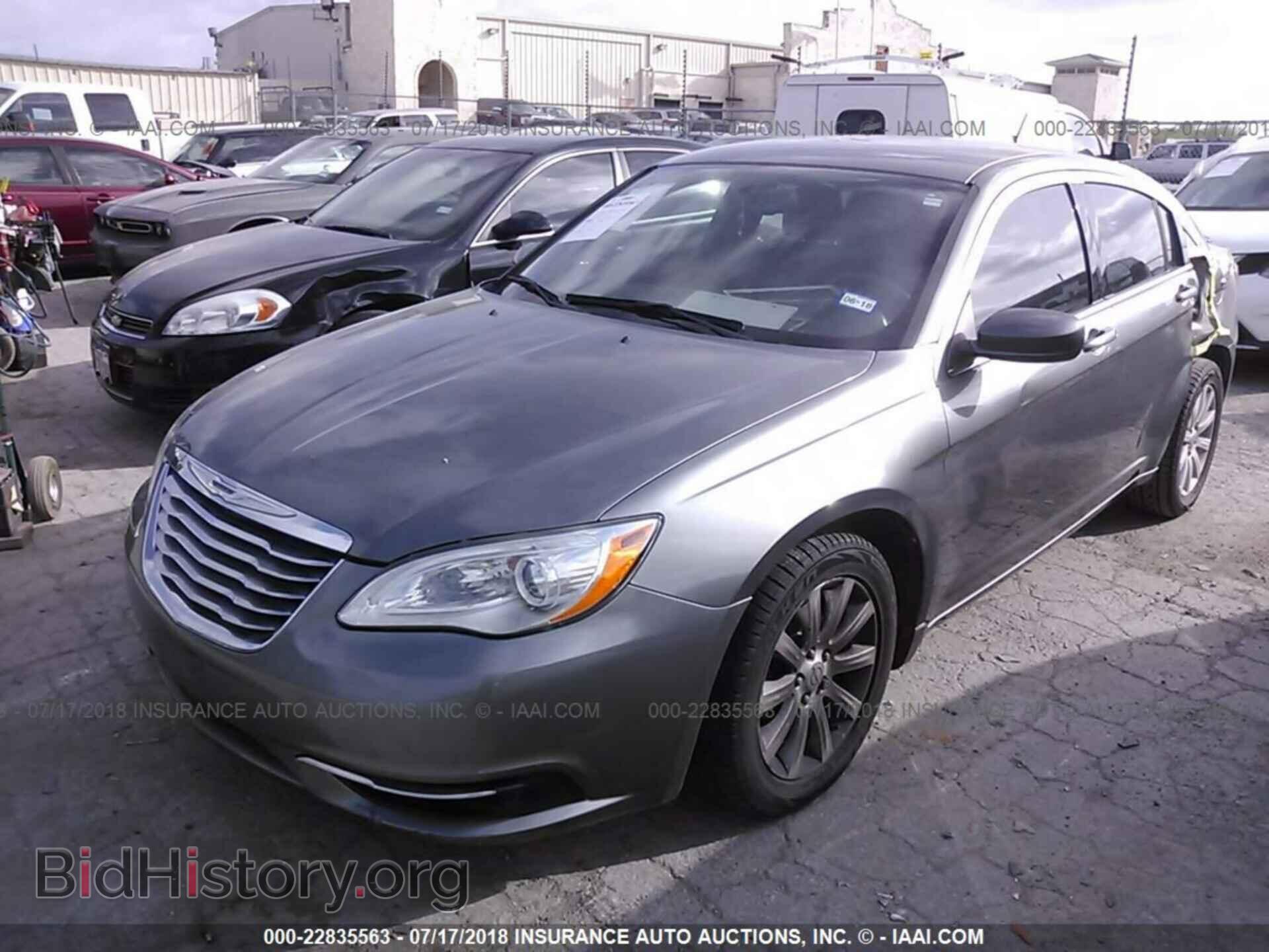 2013 Chrysler 200 - VIN: 1C3CCBBB3DN699796 - Photo 2