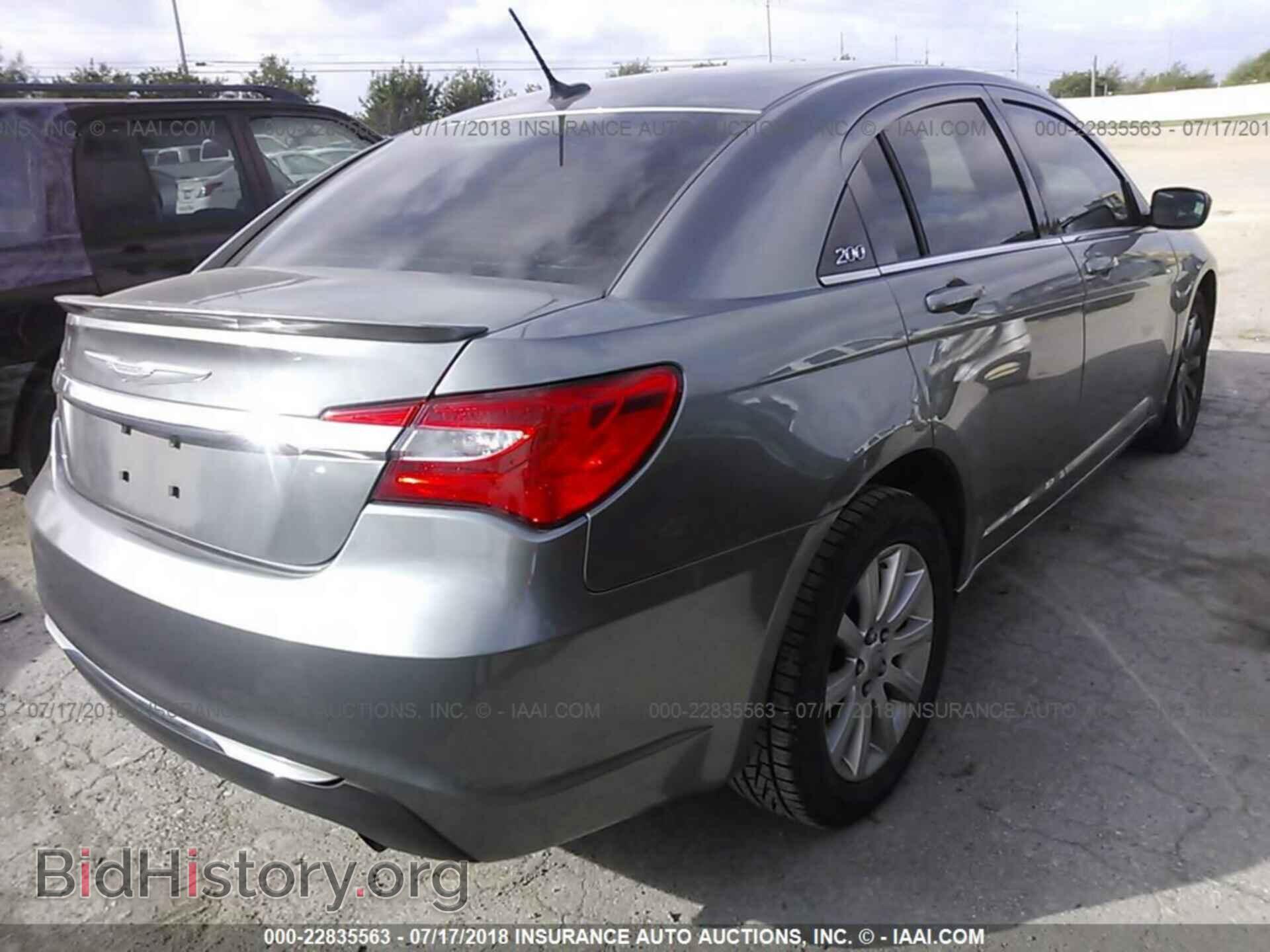 2013 Chrysler 200 - VIN: 1C3CCBBB3DN699796 - Photo 4