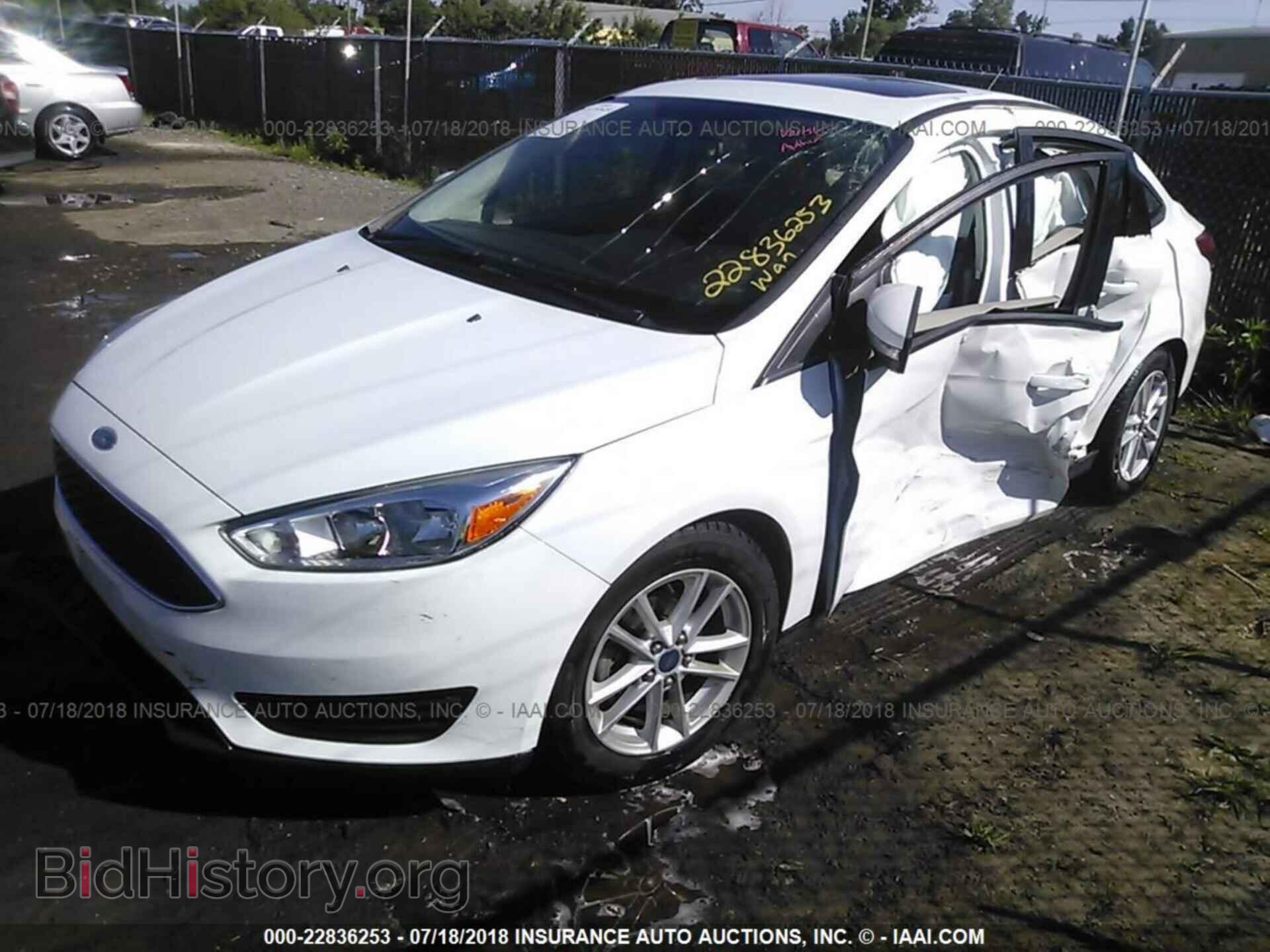 2015 Ford Focus - VIN: 1FADP3F2XFL329373 - Photo 2
