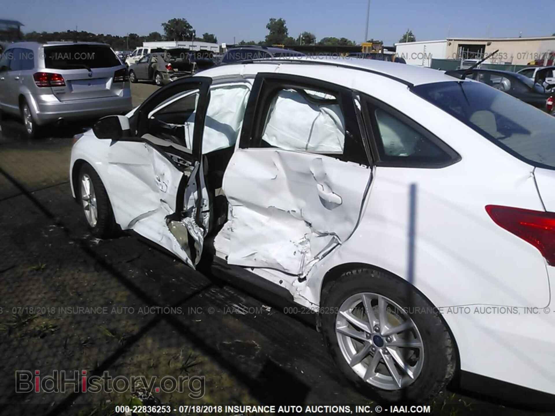 2015 Ford Focus - VIN: 1FADP3F2XFL329373 - Photo 6