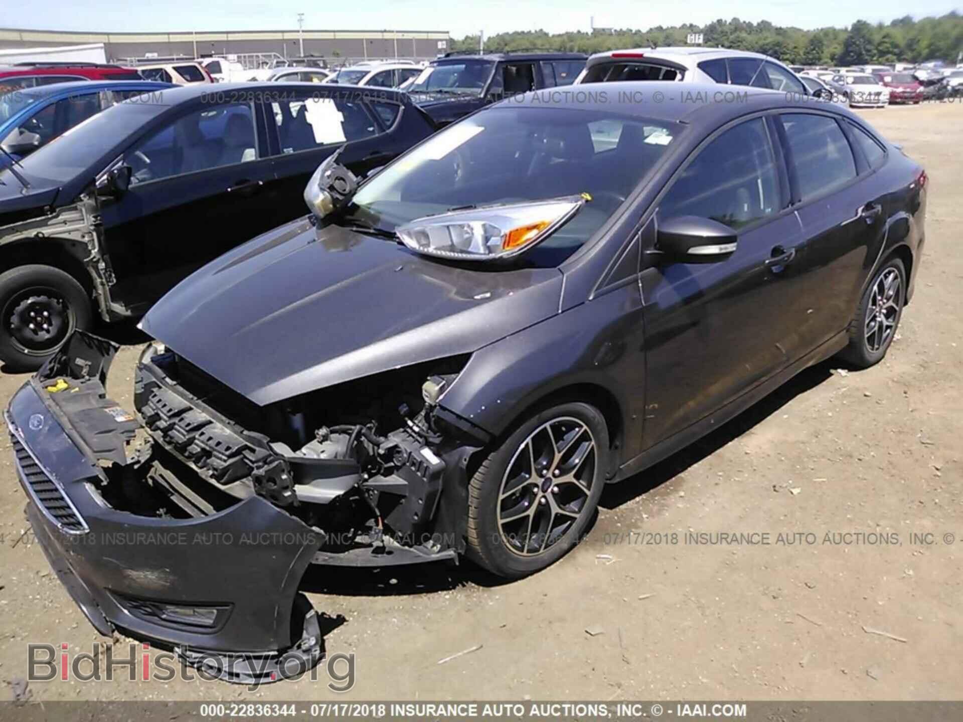 2016 Ford Focus - VIN: 1FADP3F21GL243323 - Фото 2