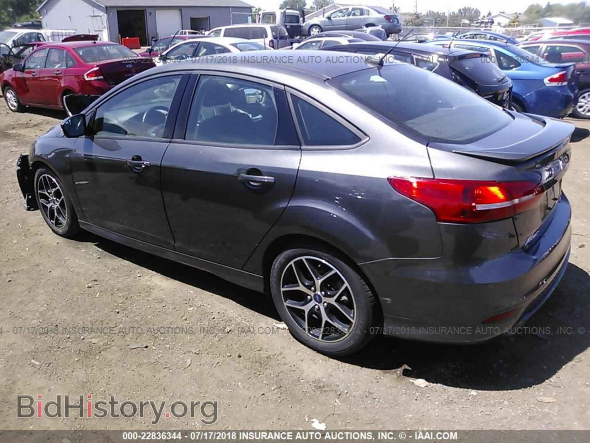 2016 Ford Focus - VIN: 1FADP3F21GL243323 - Фото 3