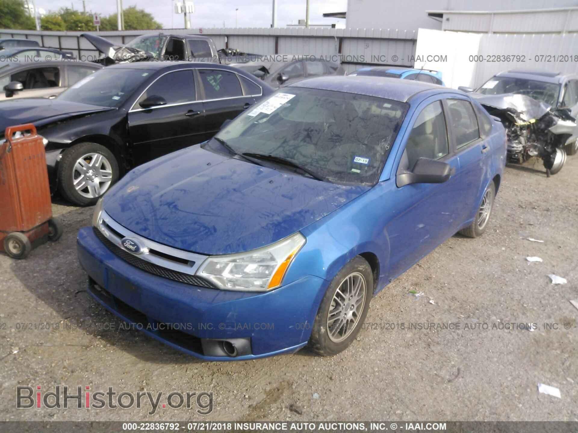 2011 Ford Focus - VIN: 1FAHP3FN4BW126533 - Фото 2