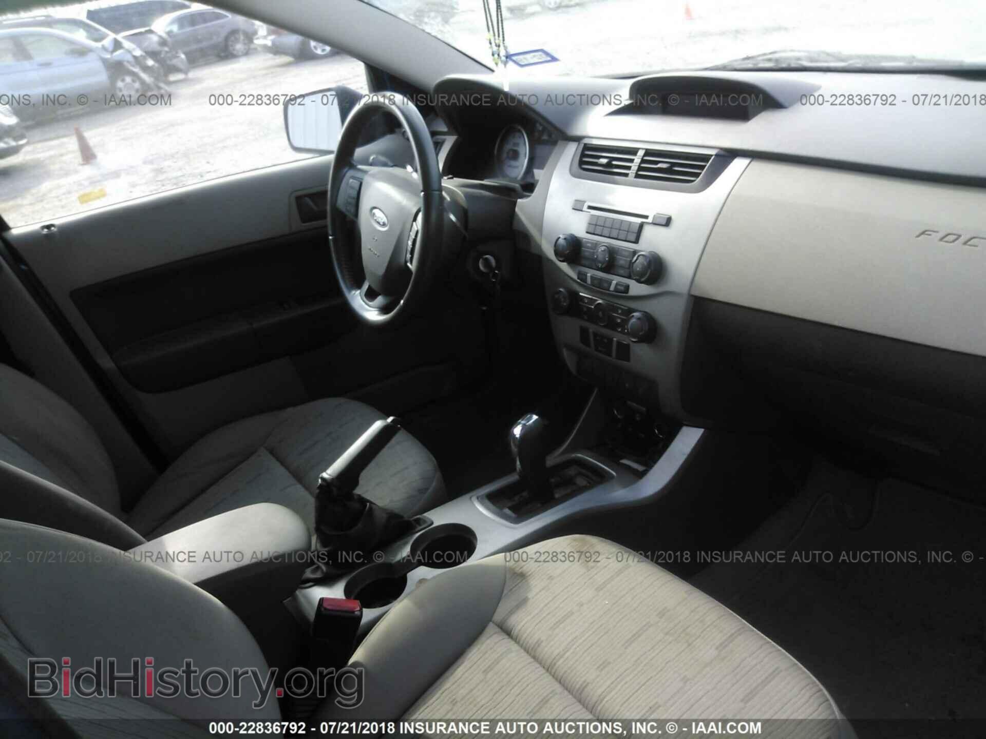 2011 Ford Focus - VIN: 1FAHP3FN4BW126533 - Фото 5