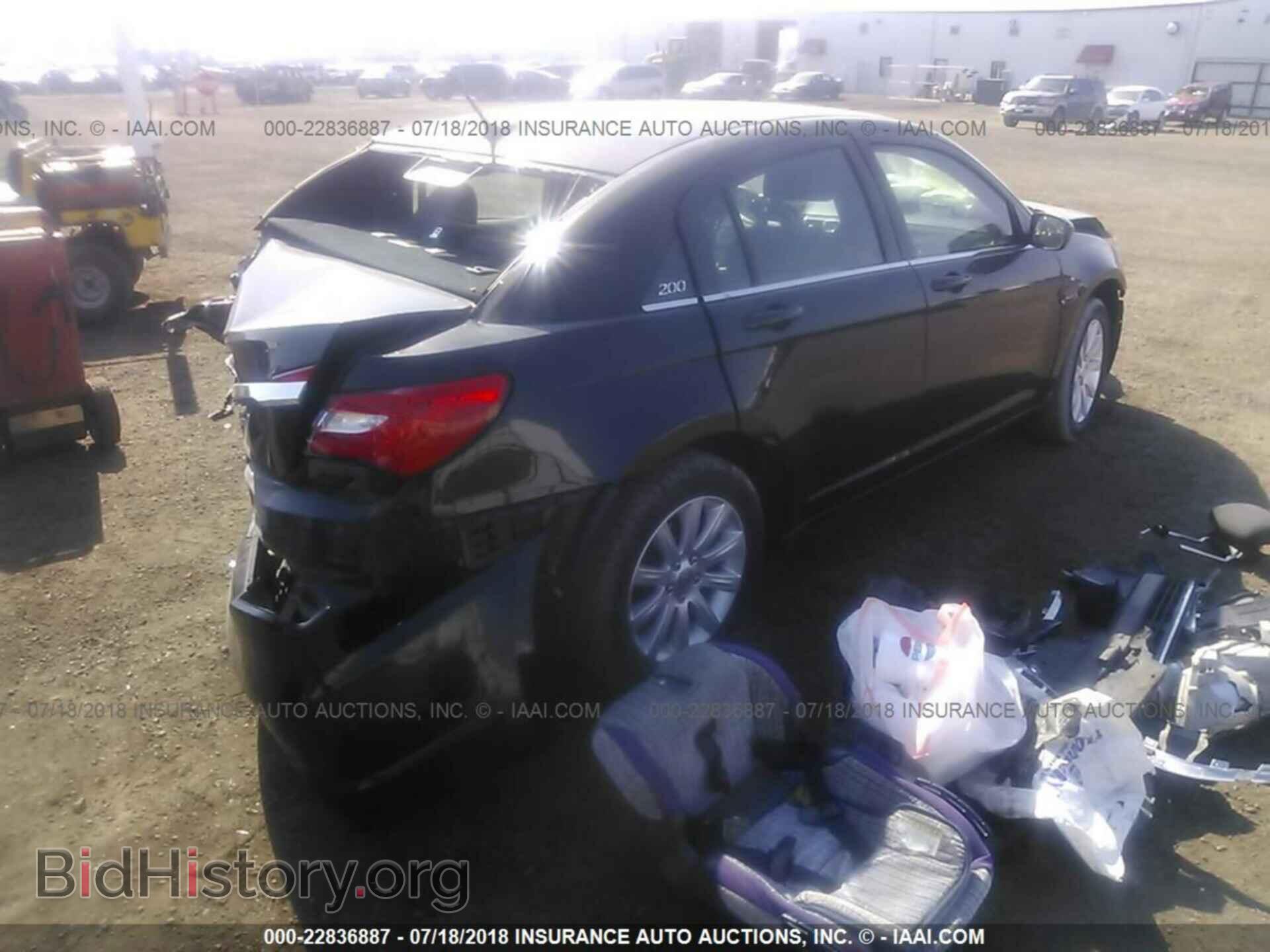 2014 Chrysler 200 - VIN: 1C3CCBBG7EN113906 - Photo 4