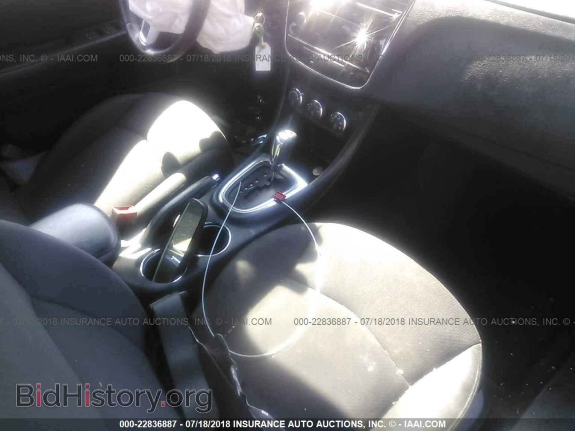 2014 Chrysler 200 - VIN: 1C3CCBBG7EN113906 - Photo 5