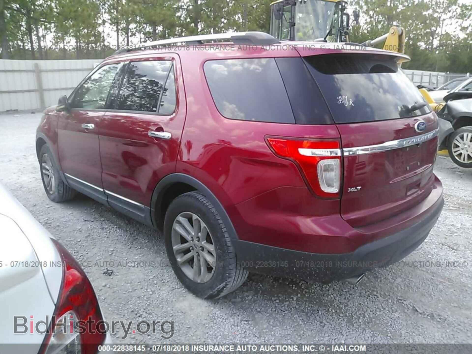 2011 Ford Explorer - VIN: 1FMHK7D88BGA01215 - Фото 3