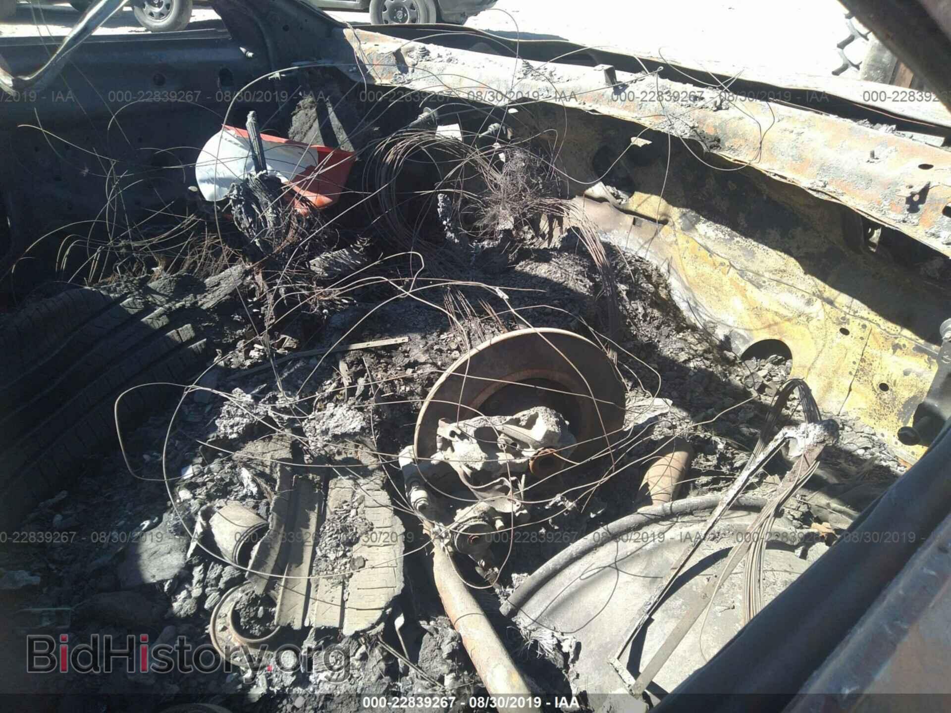 2017 Audi A4 - VIN: WAUKMAF49HN038349 - Фото 5