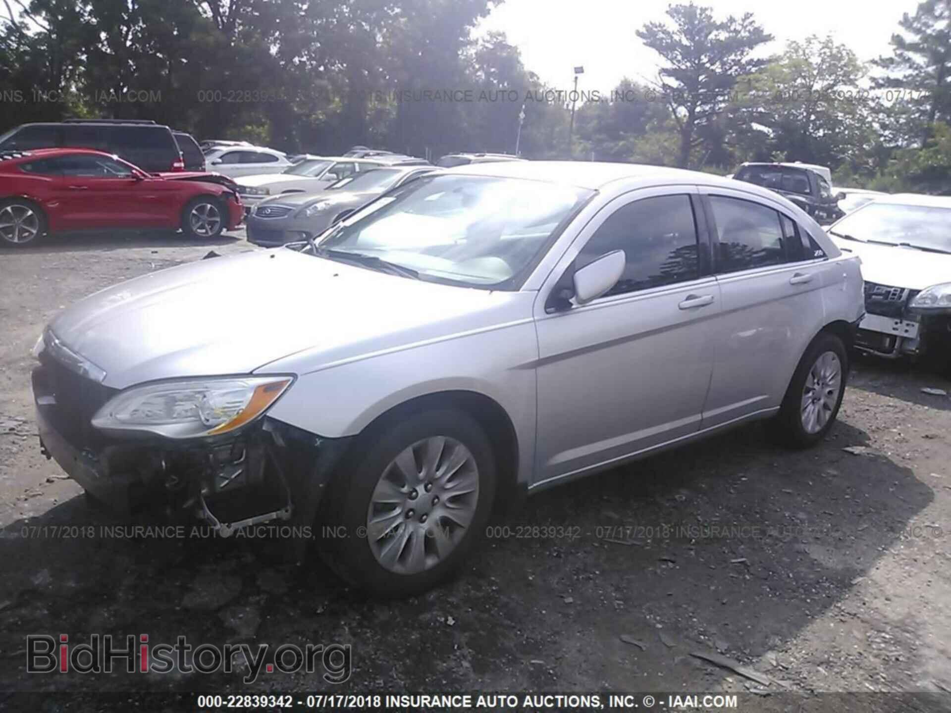 2012 Chrysler 200 - VIN: 1C3CCBAB6CN145409 - Фото 2