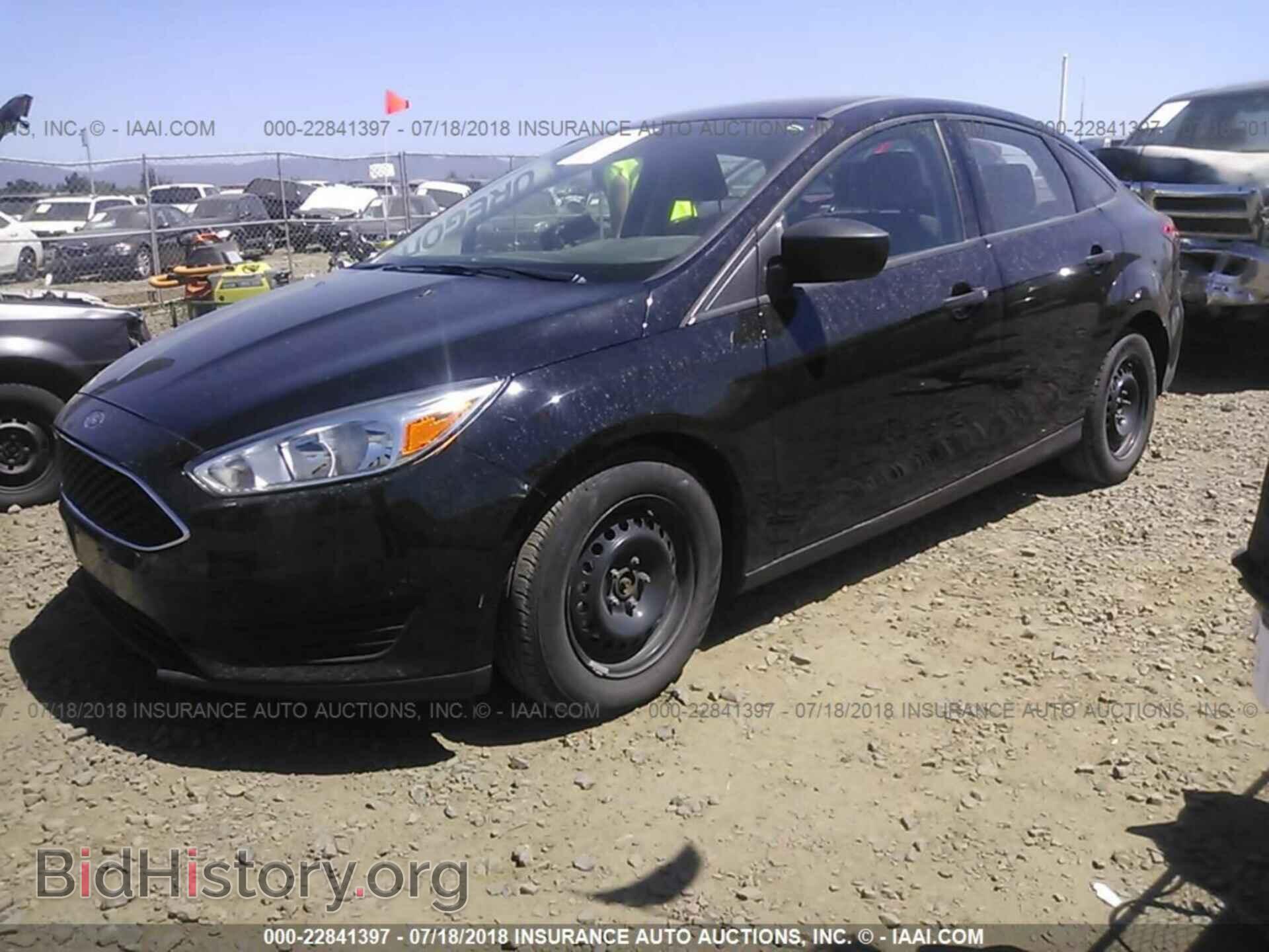 2017 Ford Focus - VIN: 1FADP3E25HL211543 - Photo 2