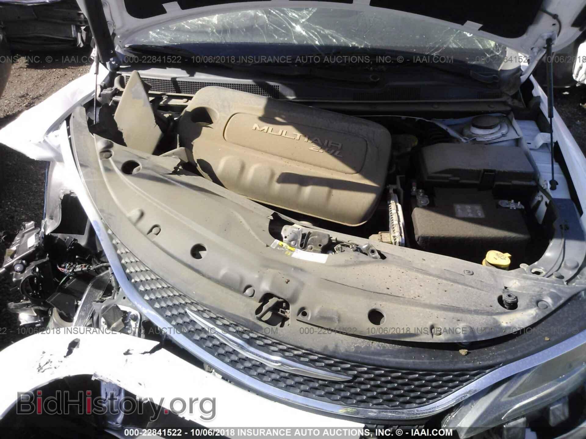 2015 Chrysler 200 - VIN: 1C3CCCAB2FN685642 - Photo 10