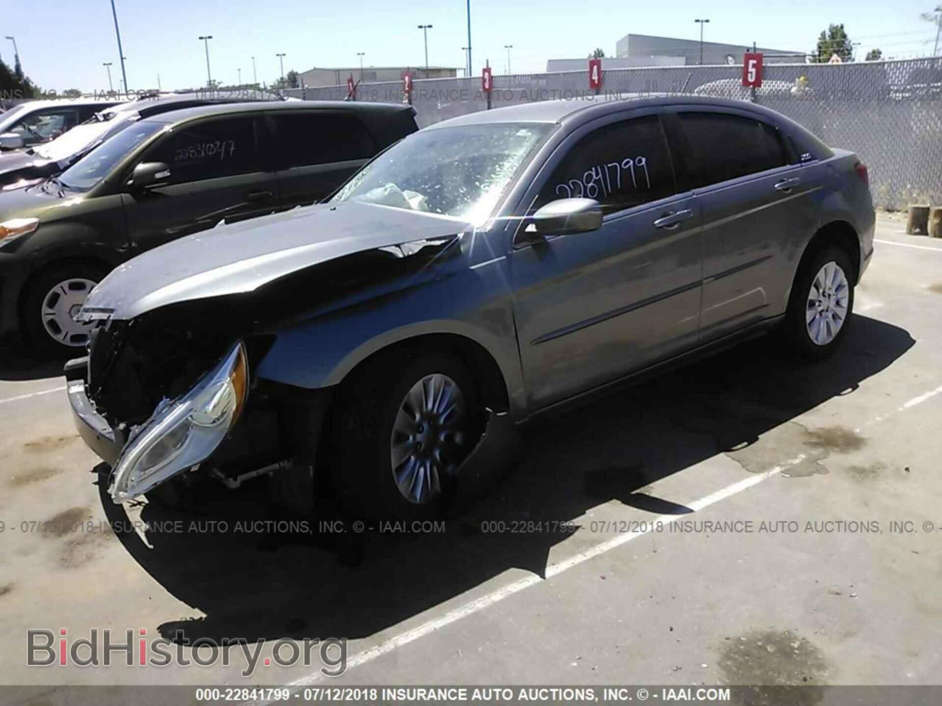 2012 Chrysler 200 - VIN: 1C3CCBAG5CN321359 - Фото 2