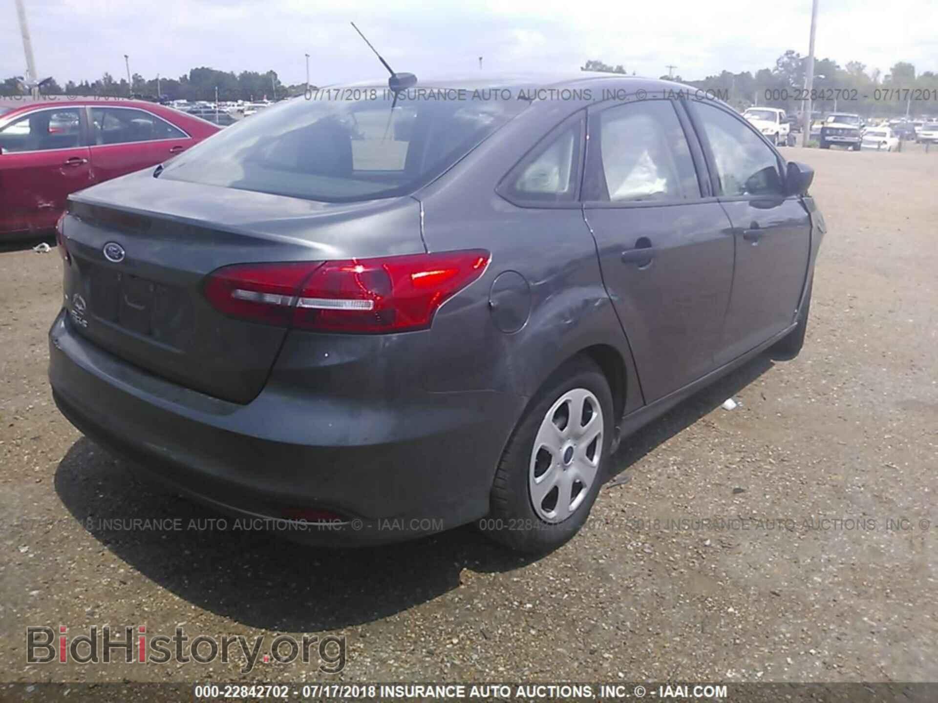 2017 Ford Focus - VIN: 1FADP3E25HL212739 - Photo 4