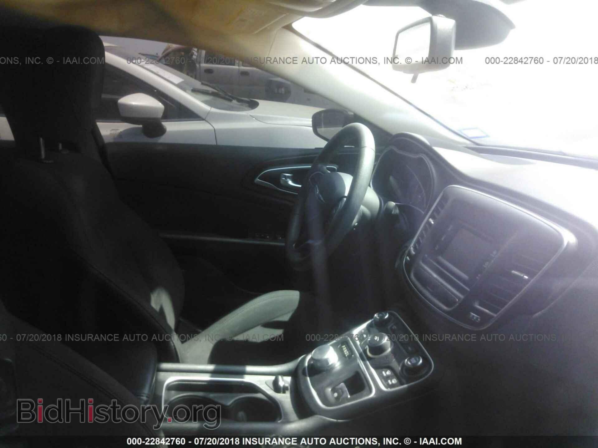 2015 Chrysler 200 - VIN: 1C3CCCAB3FN676559 - Photo 5