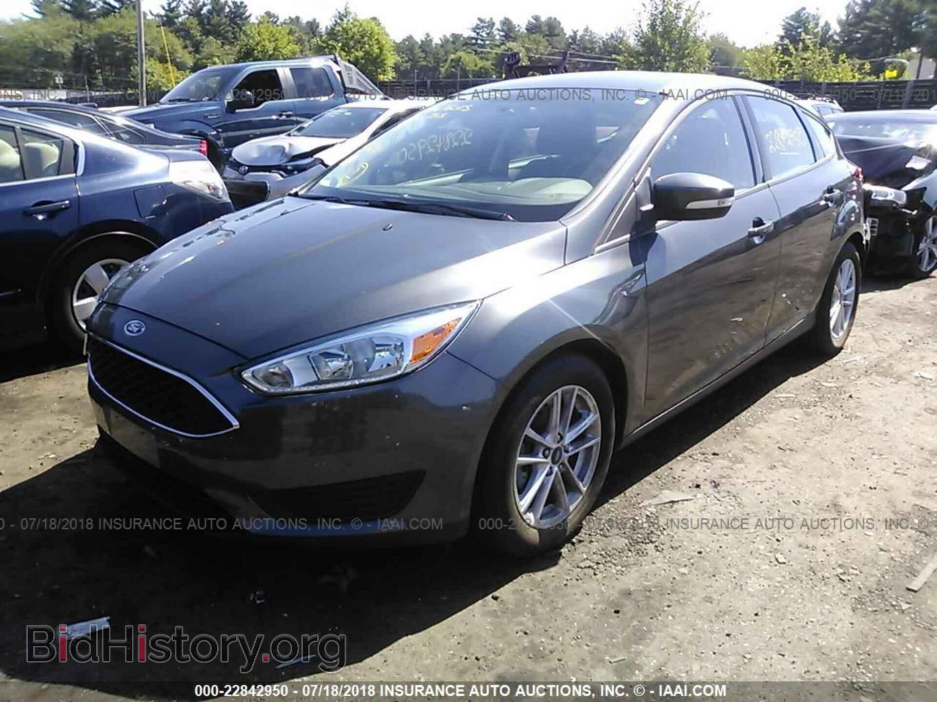 2017 Ford Focus - VIN: 1FADP3K23HL335136 - Фото 2