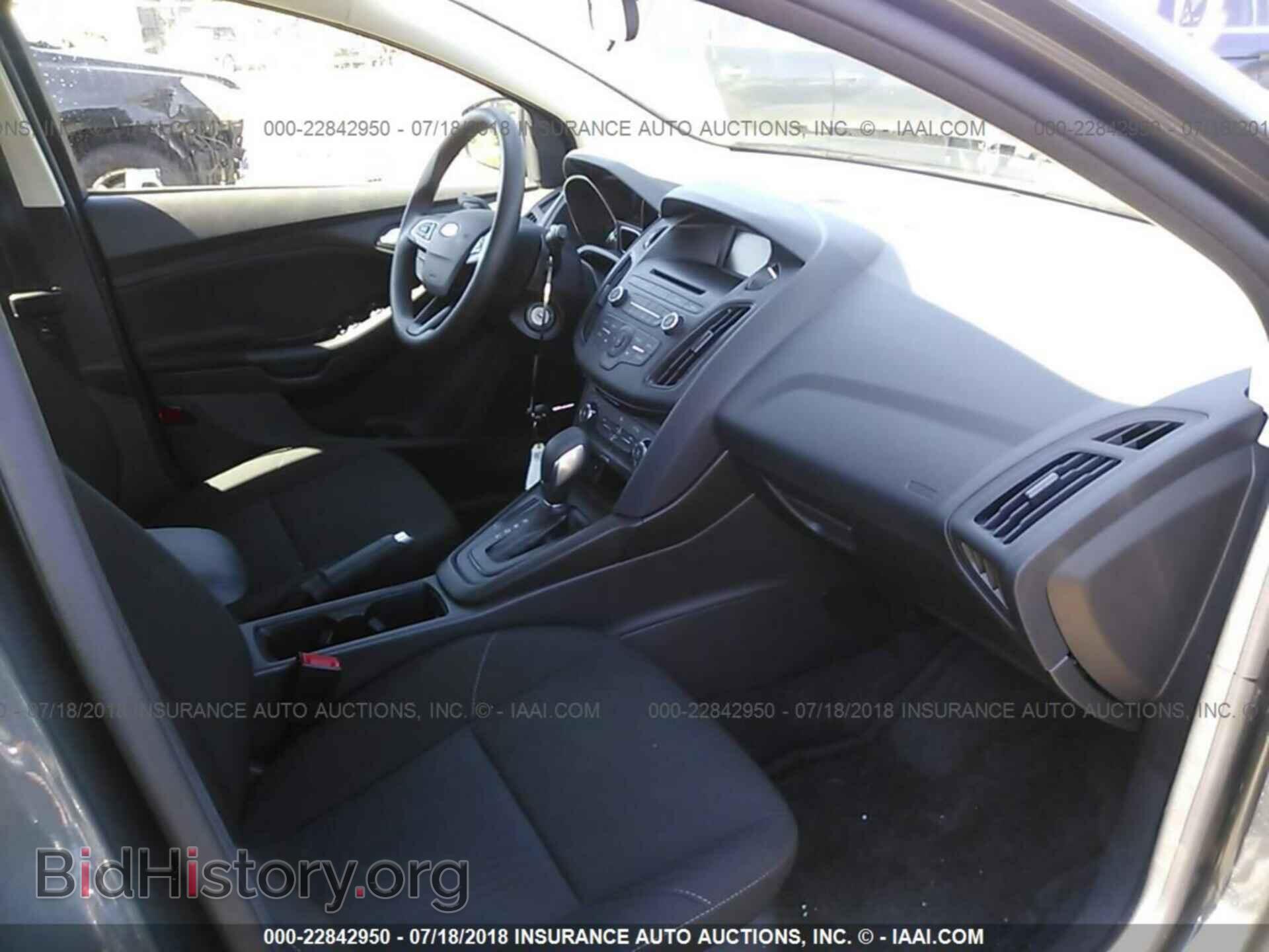 2017 Ford Focus - VIN: 1FADP3K23HL335136 - Фото 5