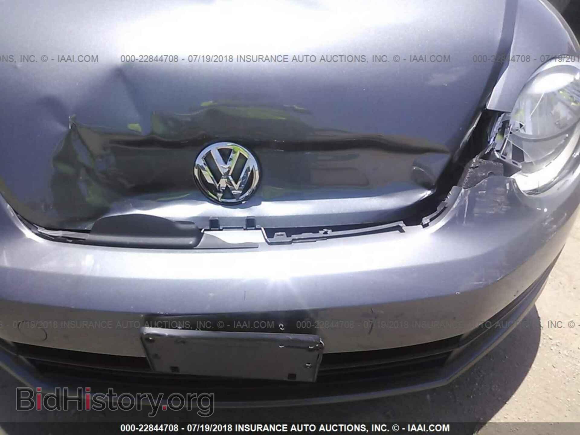 2012 Volkswagen Beetle - VIN: 3VWFP7AT8CM645078 - Фото 6