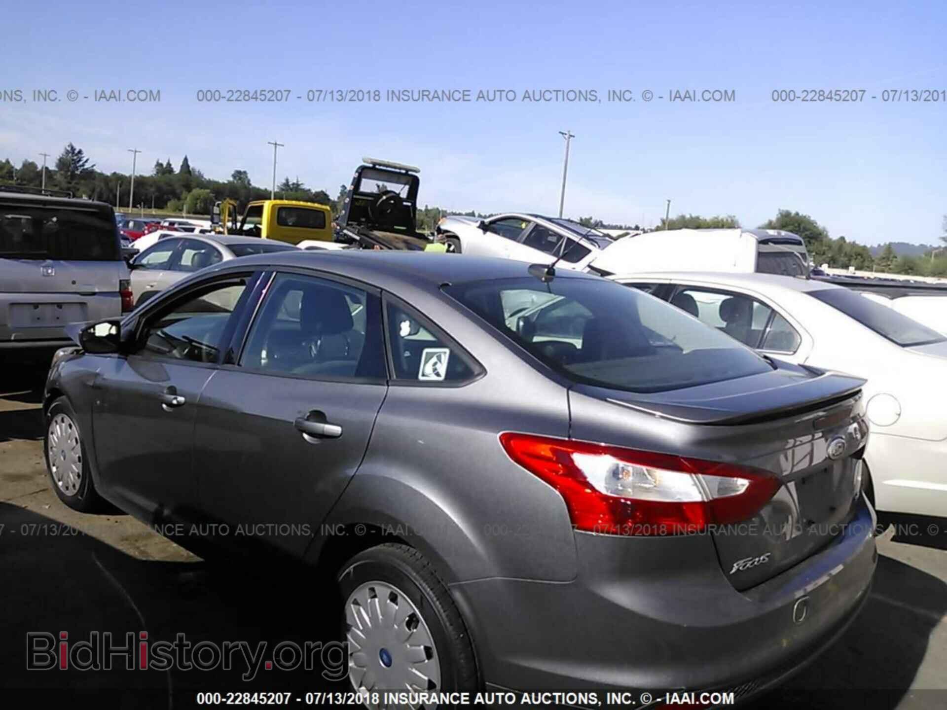 2012 Ford Focus - VIN: 1FAHP3F26CL155718 - Photo 3