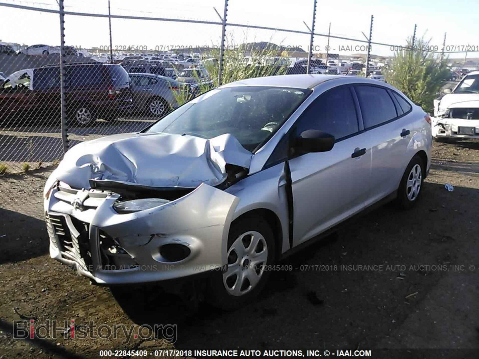 2013 Ford Focus - VIN: 1FADP3E22DL334226 - Photo 2