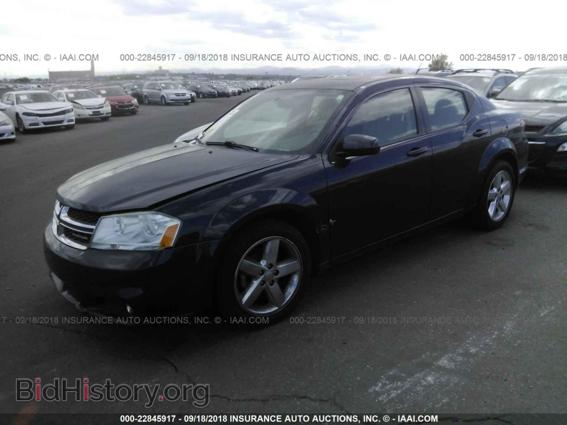 2011 Dodge Avenger - VIN: 1B3BD2FG9BN512179 - Фото 2