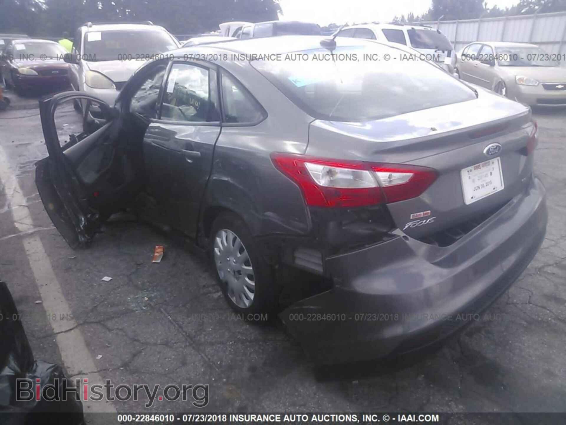 2012 Ford Focus - VIN: 1FAHP3F2XCL334330 - Photo 3